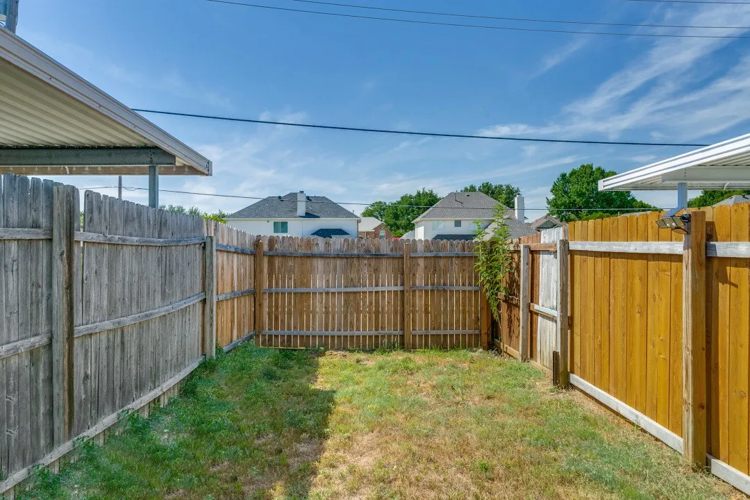 Single Family Residence For Sale in Denton County , 1332 Cedar Ridge Drive, Lewisville, Texas 75067, 2 Bedroom, 2 Bathroom, Garage spaces, 1,036 Sqft, built in 1984, mls#21365257, Real Estate Agent in Lewisville, Homes For Sale in Denton county, Homes For Sale in Lewisville, Realtor in Lewisville Texas, Real Estate Brokerage Independent Realty Texas, Luminita Cordes Realtor