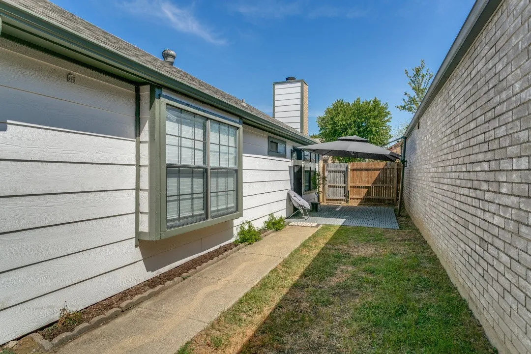 Single Family Residence For Sale in Denton County , 1332 Cedar Ridge Drive, Lewisville, Texas 75067, 2 Bedroom, 2 Bathroom, Garage spaces, 1,036 Sqft, built in 1984, mls#21365257, Real Estate Agent in Lewisville, Homes For Sale in Denton county, Homes For Sale in Lewisville, Realtor in Lewisville Texas, Real Estate Brokerage Independent Realty Texas, Luminita Cordes Realtor