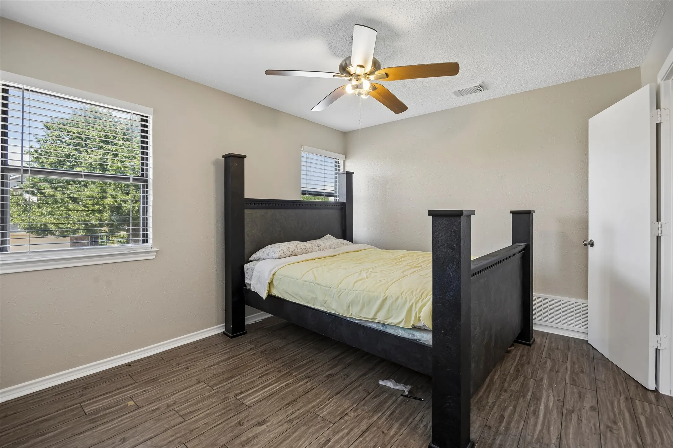 Single Family Residence For Rent in Denton County , 2108 Rose Cliff Lane, Carrollton, Texas 75007, 3 Bedroom, 3 Bathroom, 2 Garage spaces, 1,641 Sqft, built in 1983, Price $2,600, mls#21365051, Real Estate Agent in Carrollton, Homes For Rent in Denton county, Homes For Rent in Carrollton, Realtor in Carrollton Texas, Real Estate Brokerage Independent Realty Texas, Luminita Cordes Realtor