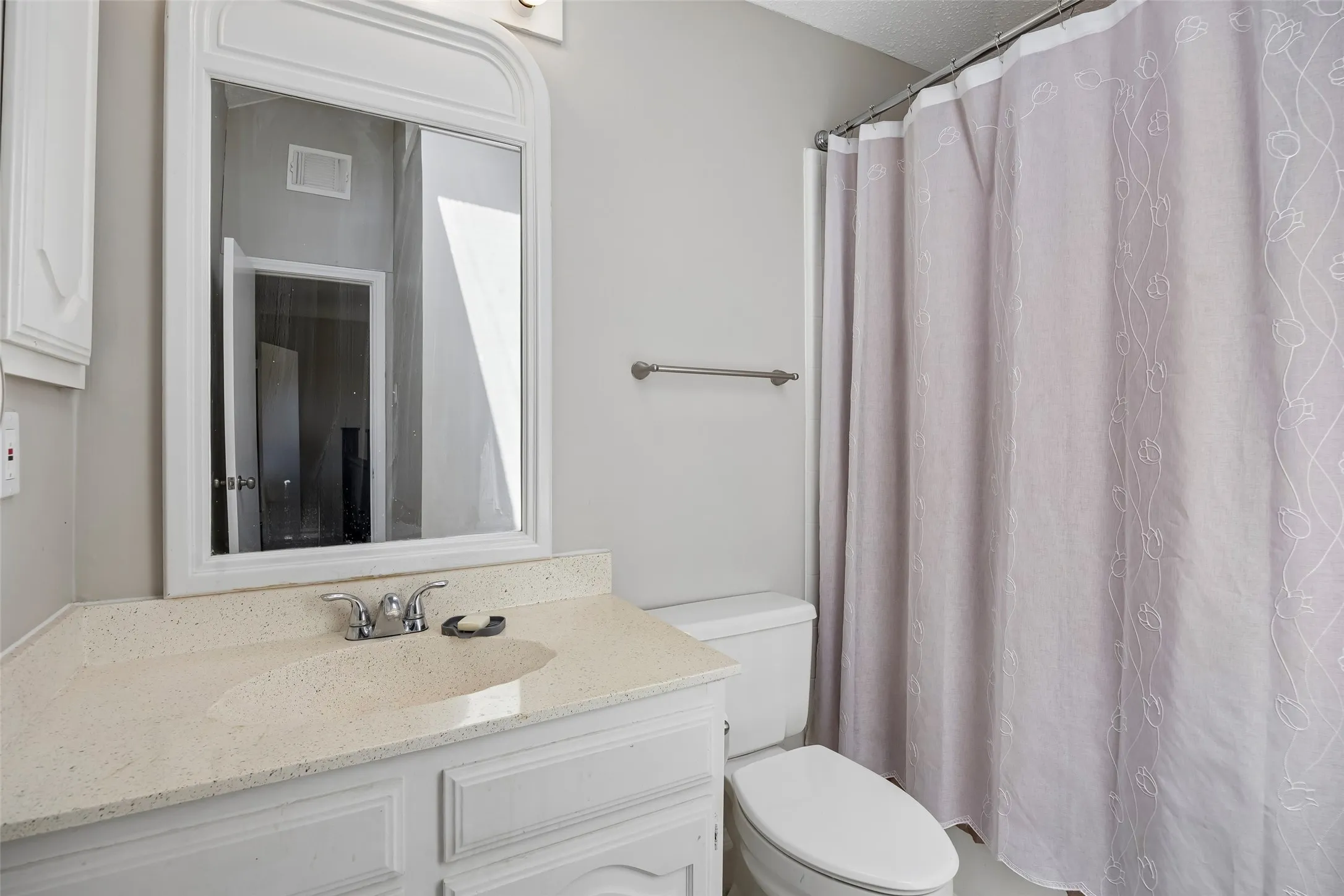 Single Family Residence For Rent in Denton County , 2108 Rose Cliff Lane, Carrollton, Texas 75007, 3 Bedroom, 3 Bathroom, 2 Garage spaces, 1,641 Sqft, built in 1983, Price $2,600, mls#21365051, Real Estate Agent in Carrollton, Homes For Rent in Denton county, Homes For Rent in Carrollton, Realtor in Carrollton Texas, Real Estate Brokerage Independent Realty Texas, Luminita Cordes Realtor