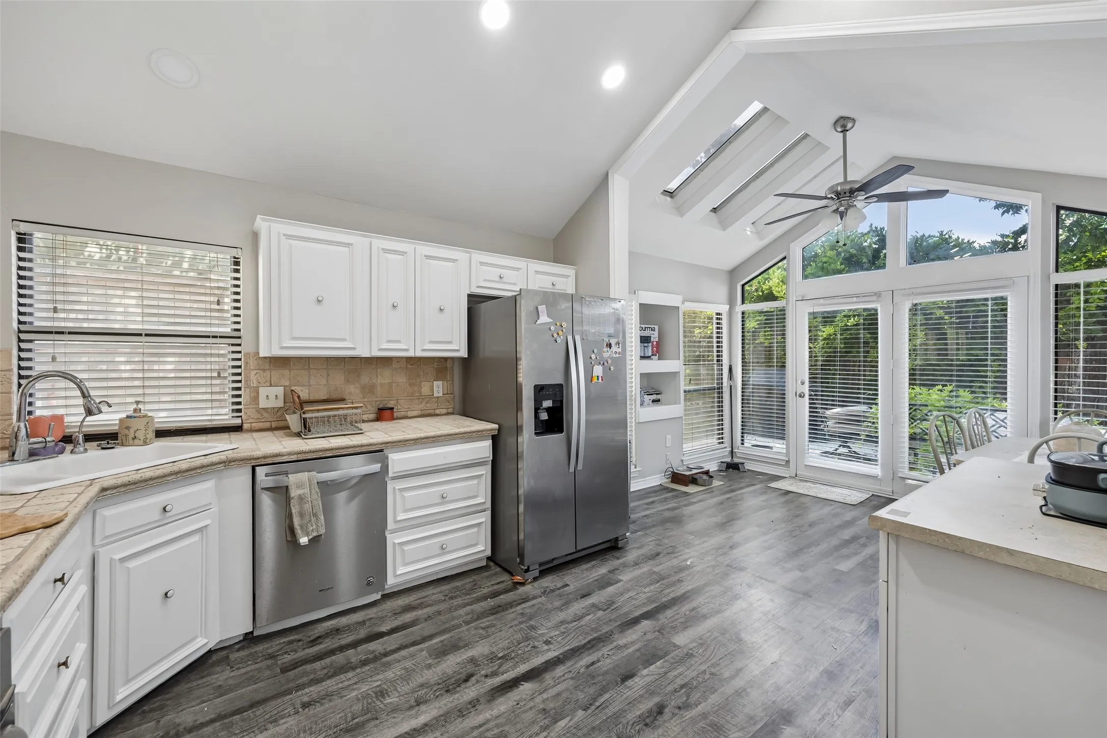 Single Family Residence For Rent in Denton County , 2108 Rose Cliff Lane, Carrollton, Texas 75007, 3 Bedroom, 3 Bathroom, 2 Garage spaces, 1,641 Sqft, built in 1983, Price $2,600, mls#21365051, Real Estate Agent in Carrollton, Homes For Rent in Denton county, Homes For Rent in Carrollton, Realtor in Carrollton Texas, Real Estate Brokerage Independent Realty Texas, Luminita Cordes Realtor