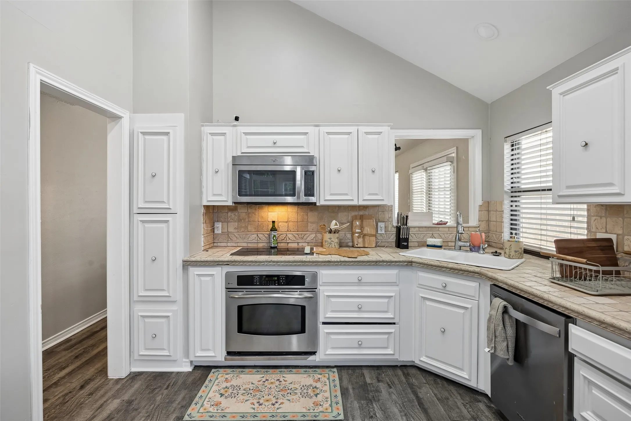 Single Family Residence For Rent in Denton County , 2108 Rose Cliff Lane, Carrollton, Texas 75007, 3 Bedroom, 3 Bathroom, 2 Garage spaces, 1,641 Sqft, built in 1983, Price $2,600, mls#21365051, Real Estate Agent in Carrollton, Homes For Rent in Denton county, Homes For Rent in Carrollton, Realtor in Carrollton Texas, Real Estate Brokerage Independent Realty Texas, Luminita Cordes Realtor