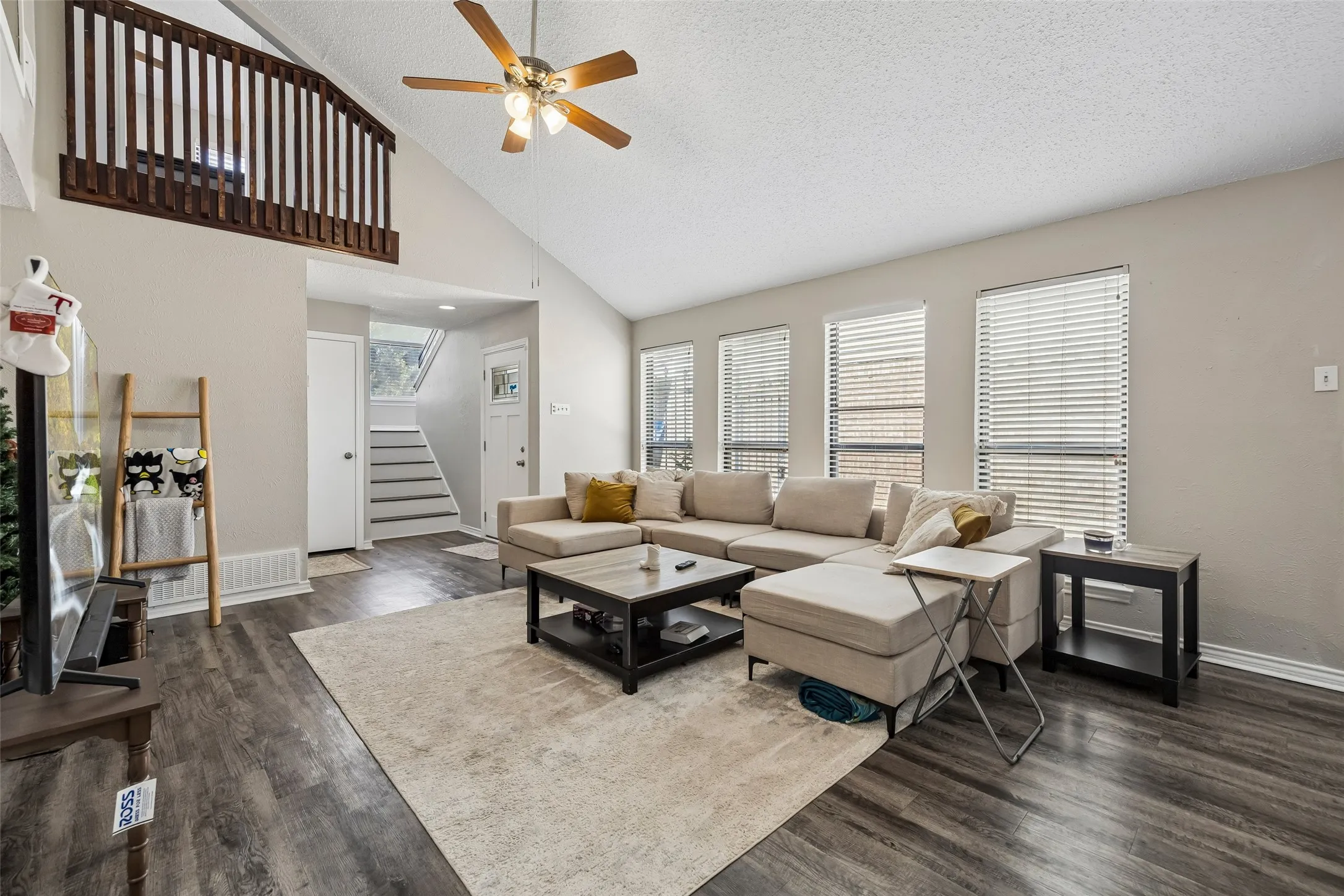 Single Family Residence For Rent in Denton County , 2108 Rose Cliff Lane, Carrollton, Texas 75007, 3 Bedroom, 3 Bathroom, 2 Garage spaces, 1,641 Sqft, built in 1983, Price $2,600, mls#21365051, Real Estate Agent in Carrollton, Homes For Rent in Denton county, Homes For Rent in Carrollton, Realtor in Carrollton Texas, Real Estate Brokerage Independent Realty Texas, Luminita Cordes Realtor