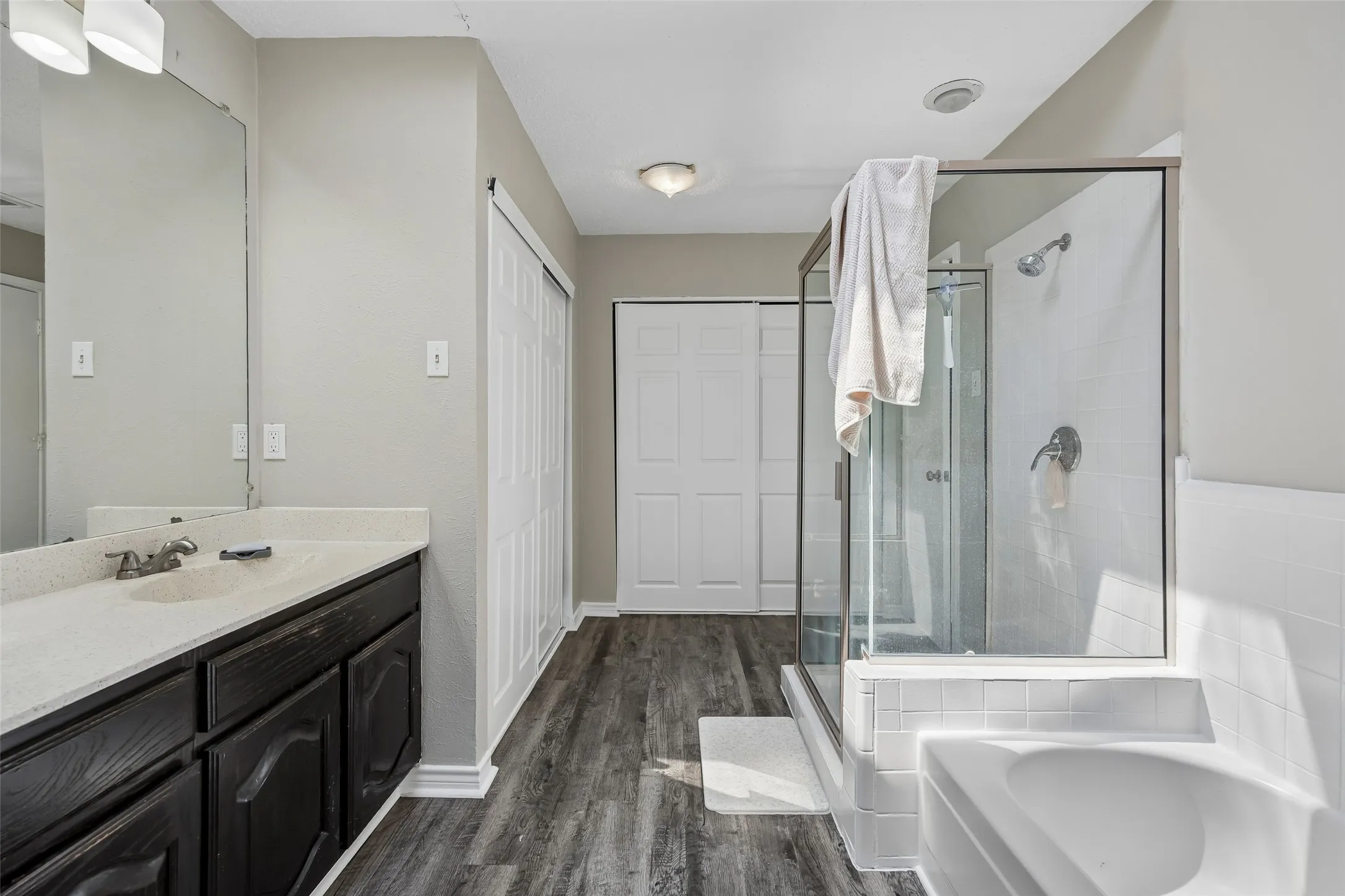 Single Family Residence For Rent in Denton County , 2108 Rose Cliff Lane, Carrollton, Texas 75007, 3 Bedroom, 3 Bathroom, 2 Garage spaces, 1,641 Sqft, built in 1983, Price $2,600, mls#21365051, Real Estate Agent in Carrollton, Homes For Rent in Denton county, Homes For Rent in Carrollton, Realtor in Carrollton Texas, Real Estate Brokerage Independent Realty Texas, Luminita Cordes Realtor