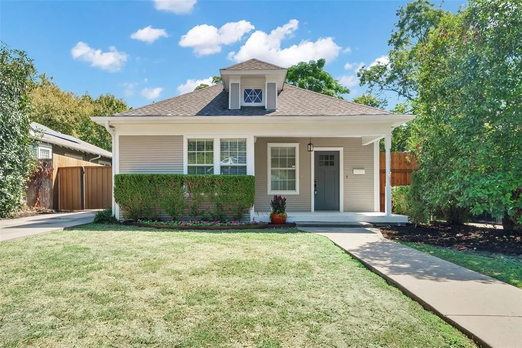 Single Family Residence For Sale in Dallas County , 5524 Victor Street, Dallas, Texas 75214, 3 Bedroom, 2 Bathroom, Garage spaces, 1,659 Sqft, built in 1938, mls#21365932, Real Estate Agent in Dallas, Homes For Sale in Dallas county, Homes For Sale in Dallas, Realtor in Dallas Texas, Real Estate Brokerage Independent Realty Texas, Luminita Cordes Realtor