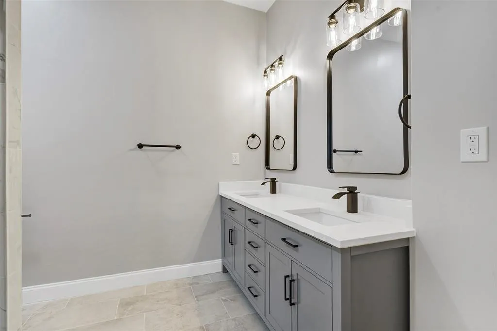 Single Family Residence For Sale in Dallas County , 5524 Victor Street, Dallas, Texas 75214, 3 Bedroom, 2 Bathroom, Garage spaces, 1,659 Sqft, built in 1938, mls#21365932, Real Estate Agent in Dallas, Homes For Sale in Dallas county, Homes For Sale in Dallas, Realtor in Dallas Texas, Real Estate Brokerage Independent Realty Texas, Luminita Cordes Realtor