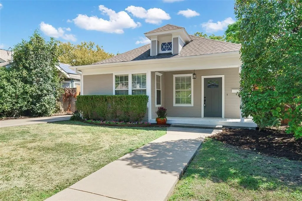 Single Family Residence For Sale in Dallas County , 5524 Victor Street, Dallas, Texas 75214, 3 Bedroom, 2 Bathroom, Garage spaces, 1,659 Sqft, built in 1938, mls#21365932, Real Estate Agent in Dallas, Homes For Sale in Dallas county, Homes For Sale in Dallas, Realtor in Dallas Texas, Real Estate Brokerage Independent Realty Texas, Luminita Cordes Realtor