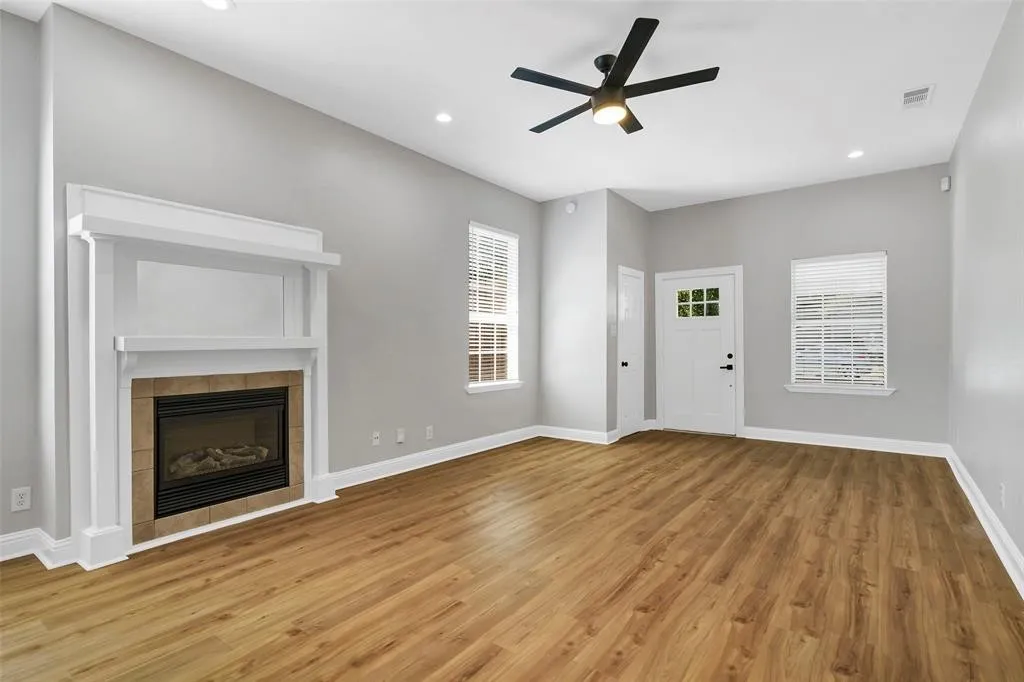 Single Family Residence For Sale in Dallas County , 5524 Victor Street, Dallas, Texas 75214, 3 Bedroom, 2 Bathroom, Garage spaces, 1,659 Sqft, built in 1938, mls#21365932, Real Estate Agent in Dallas, Homes For Sale in Dallas county, Homes For Sale in Dallas, Realtor in Dallas Texas, Real Estate Brokerage Independent Realty Texas, Luminita Cordes Realtor
