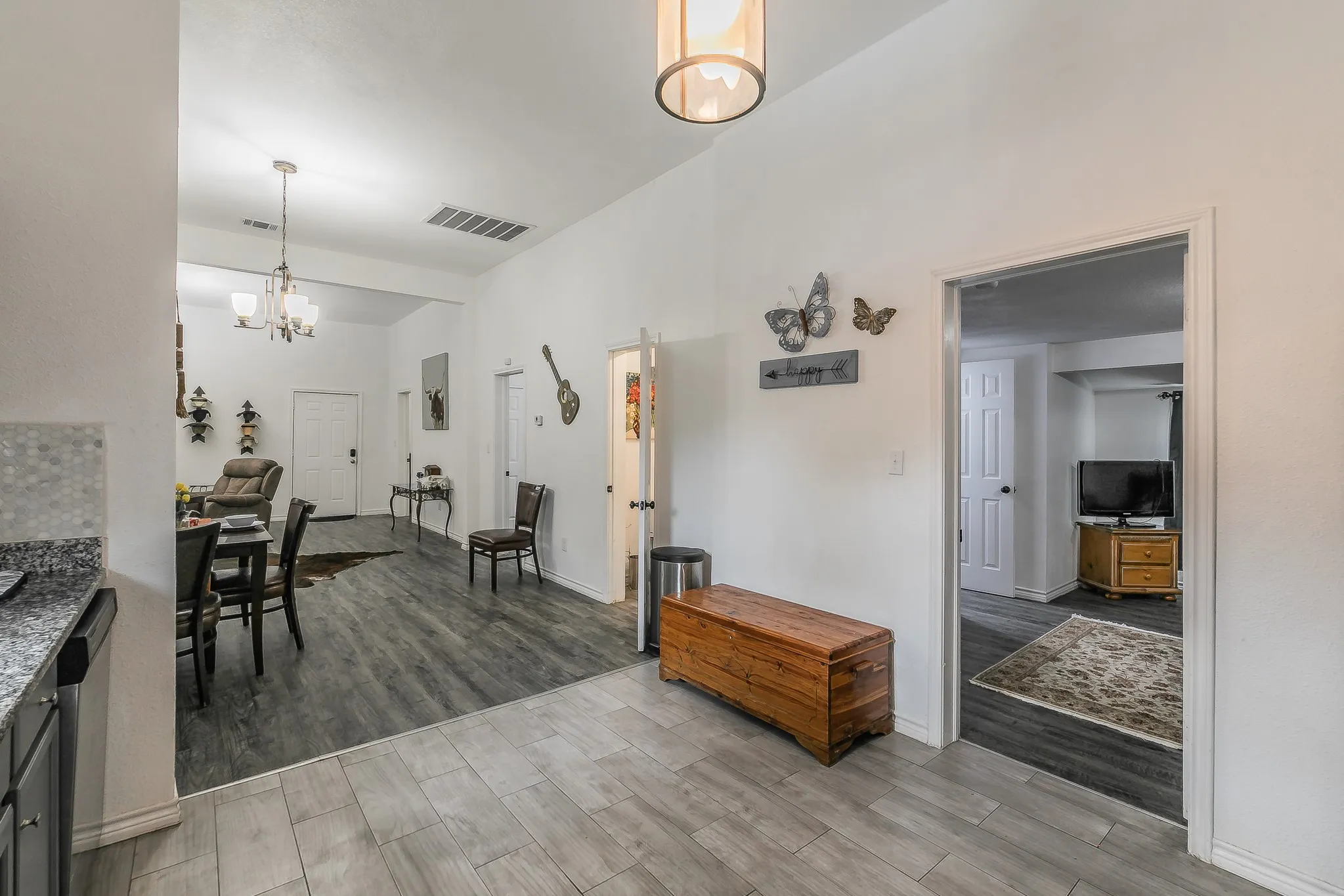 Single Family Residence For Sale in Tarrant County , 2514 Columbus Avenue, Fort Worth, Texas 76164, 4 Bedroom, 3 Bathroom, Garage spaces, 2,032 Sqft, built in 1922, mls#21365937, Real Estate Agent in Fort Worth, Homes For Sale in Tarrant county, Homes For Sale in Fort Worth, Realtor in Fort Worth Texas, Real Estate Brokerage Independent Realty Texas, Luminita Cordes Realtor