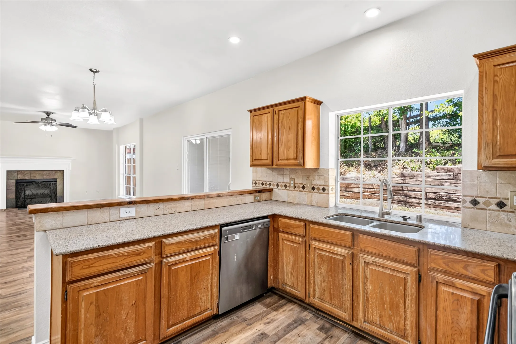 Single Family Residence For Sale in Collin County , 1008 Hyde Park Drive, Mc Kinney, Texas 75069, 4 Bedroom, 3 Bathroom, 2 Garage spaces, 2,040 Sqft, built in 1991, mls#21365955, Real Estate Agent in Mc Kinney, Homes For Sale in Collin county, Homes For Sale in Mc Kinney, Realtor in Mc Kinney Texas, Real Estate Brokerage Independent Realty Texas, Luminita Cordes Realtor