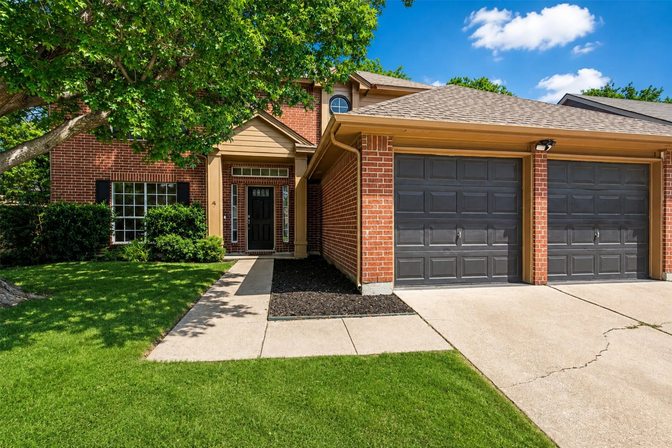 Single Family Residence For Sale in Collin County , 1008 Hyde Park Drive, Mc Kinney, Texas 75069, 4 Bedroom, 3 Bathroom, 2 Garage spaces, 2,040 Sqft, built in 1991, mls#21365955, Real Estate Agent in Mc Kinney, Homes For Sale in Collin county, Homes For Sale in Mc Kinney, Realtor in Mc Kinney Texas, Real Estate Brokerage Independent Realty Texas, Luminita Cordes Realtor