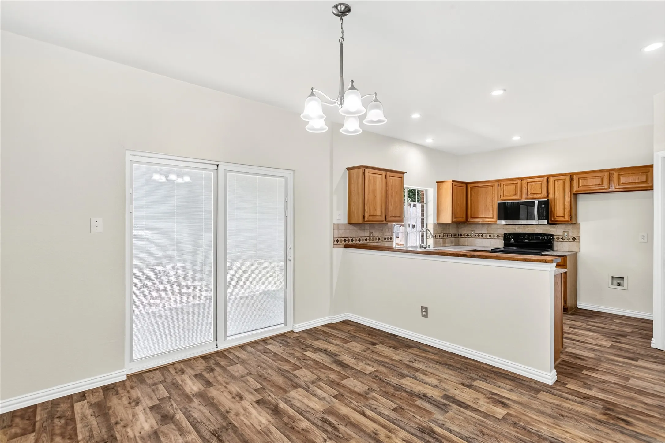 Single Family Residence For Sale in Collin County , 1008 Hyde Park Drive, Mc Kinney, Texas 75069, 4 Bedroom, 3 Bathroom, 2 Garage spaces, 2,040 Sqft, built in 1991, mls#21365955, Real Estate Agent in Mc Kinney, Homes For Sale in Collin county, Homes For Sale in Mc Kinney, Realtor in Mc Kinney Texas, Real Estate Brokerage Independent Realty Texas, Luminita Cordes Realtor