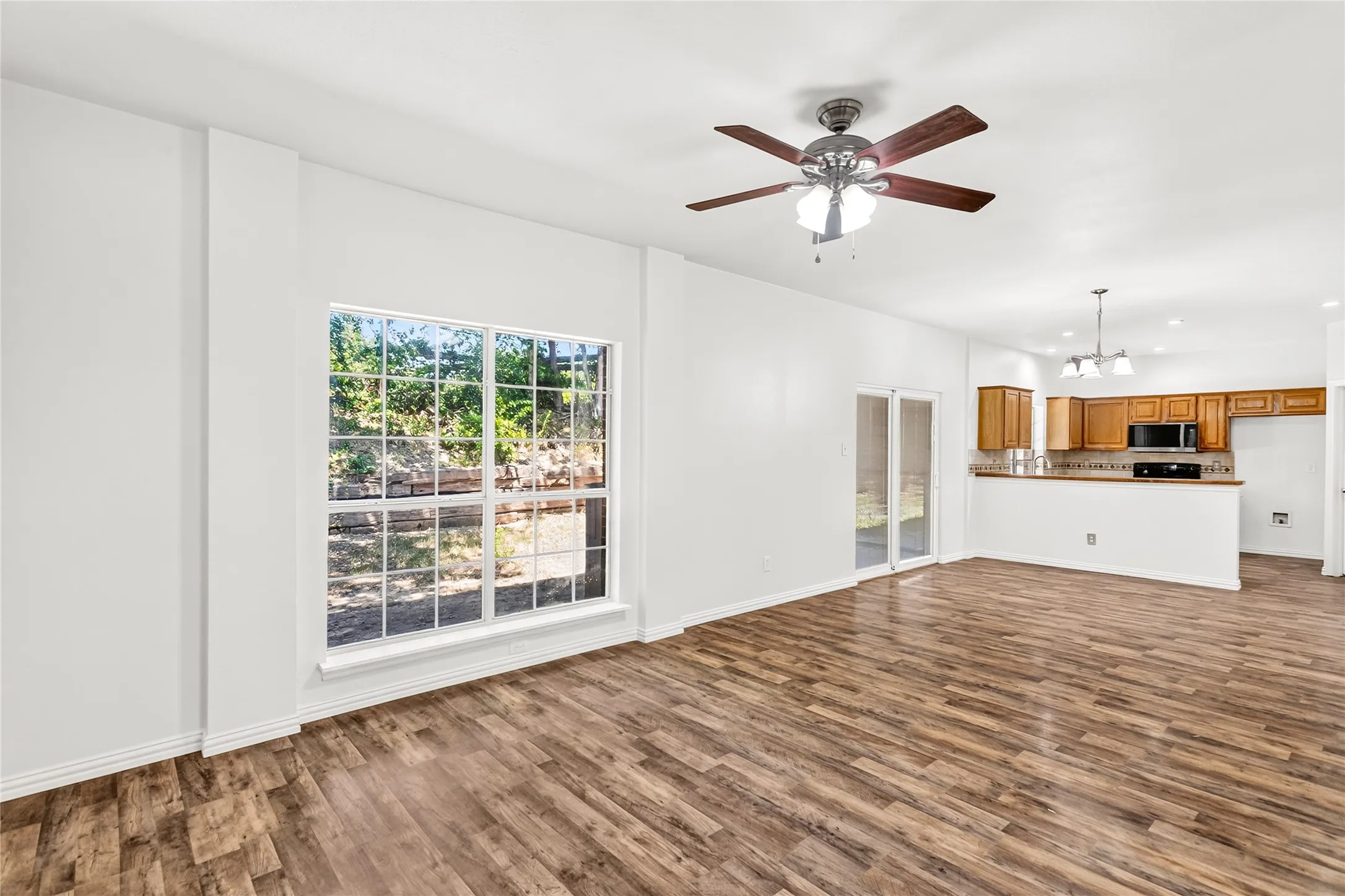 Single Family Residence For Sale in Collin County , 1008 Hyde Park Drive, Mc Kinney, Texas 75069, 4 Bedroom, 3 Bathroom, 2 Garage spaces, 2,040 Sqft, built in 1991, mls#21365955, Real Estate Agent in Mc Kinney, Homes For Sale in Collin county, Homes For Sale in Mc Kinney, Realtor in Mc Kinney Texas, Real Estate Brokerage Independent Realty Texas, Luminita Cordes Realtor