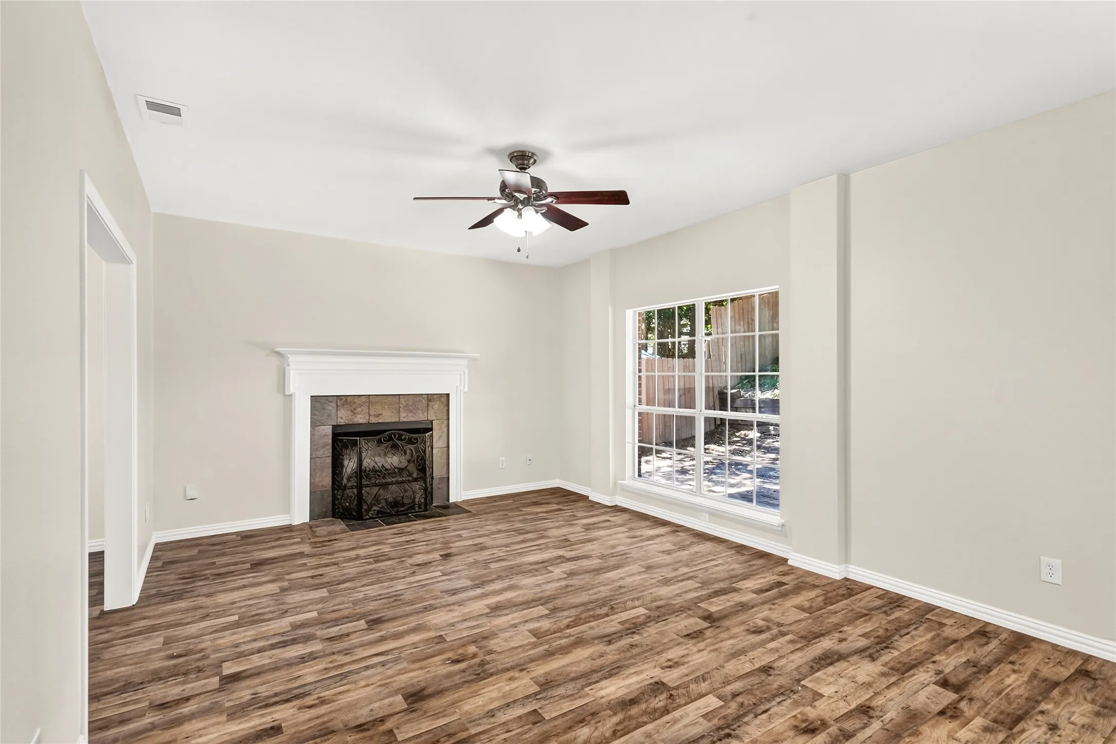 Single Family Residence For Sale in Collin County , 1008 Hyde Park Drive, Mc Kinney, Texas 75069, 4 Bedroom, 3 Bathroom, 2 Garage spaces, 2,040 Sqft, built in 1991, mls#21365955, Real Estate Agent in Mc Kinney, Homes For Sale in Collin county, Homes For Sale in Mc Kinney, Realtor in Mc Kinney Texas, Real Estate Brokerage Independent Realty Texas, Luminita Cordes Realtor