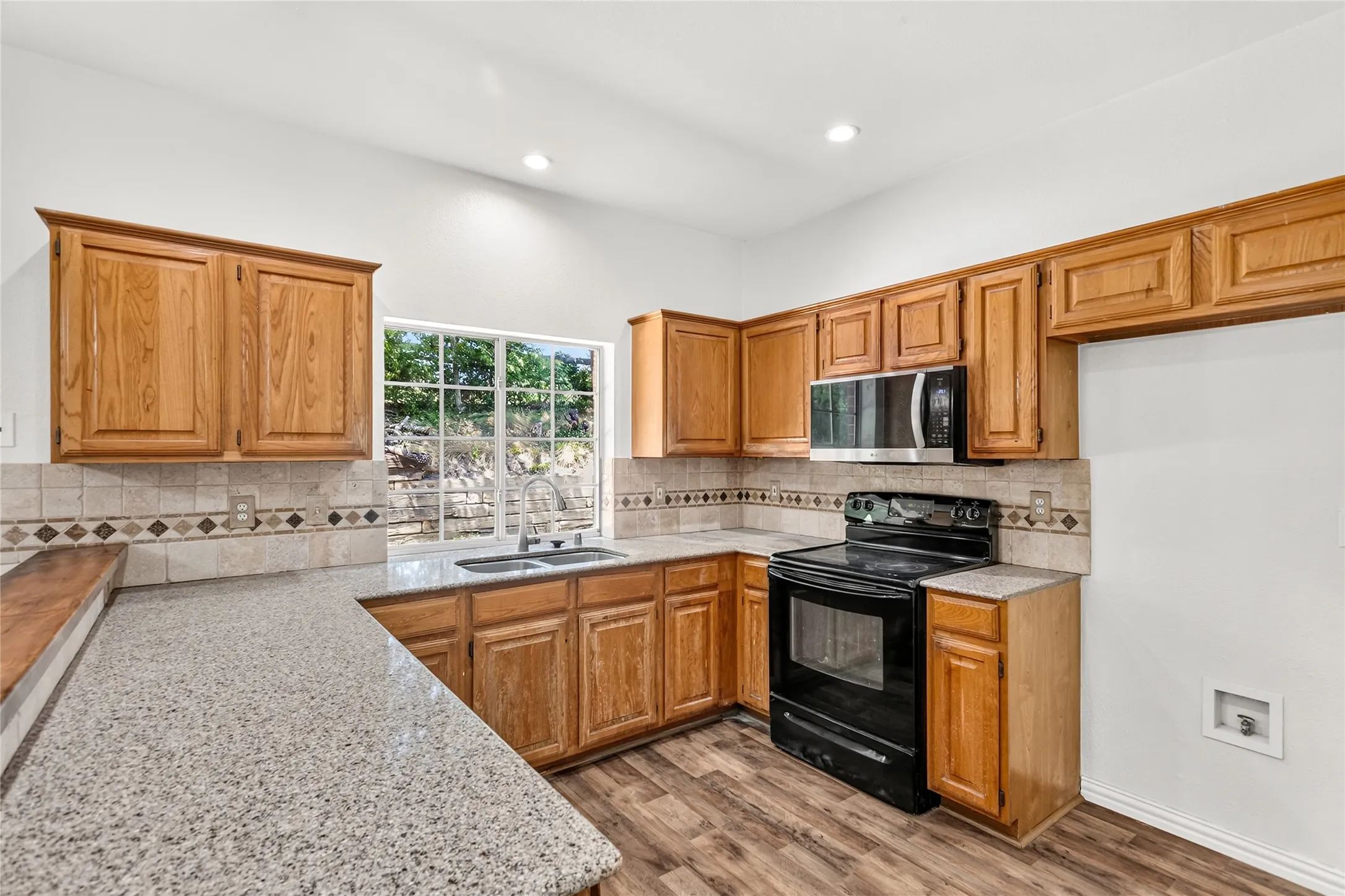 Single Family Residence For Sale in Collin County , 1008 Hyde Park Drive, Mc Kinney, Texas 75069, 4 Bedroom, 3 Bathroom, 2 Garage spaces, 2,040 Sqft, built in 1991, mls#21365955, Real Estate Agent in Mc Kinney, Homes For Sale in Collin county, Homes For Sale in Mc Kinney, Realtor in Mc Kinney Texas, Real Estate Brokerage Independent Realty Texas, Luminita Cordes Realtor