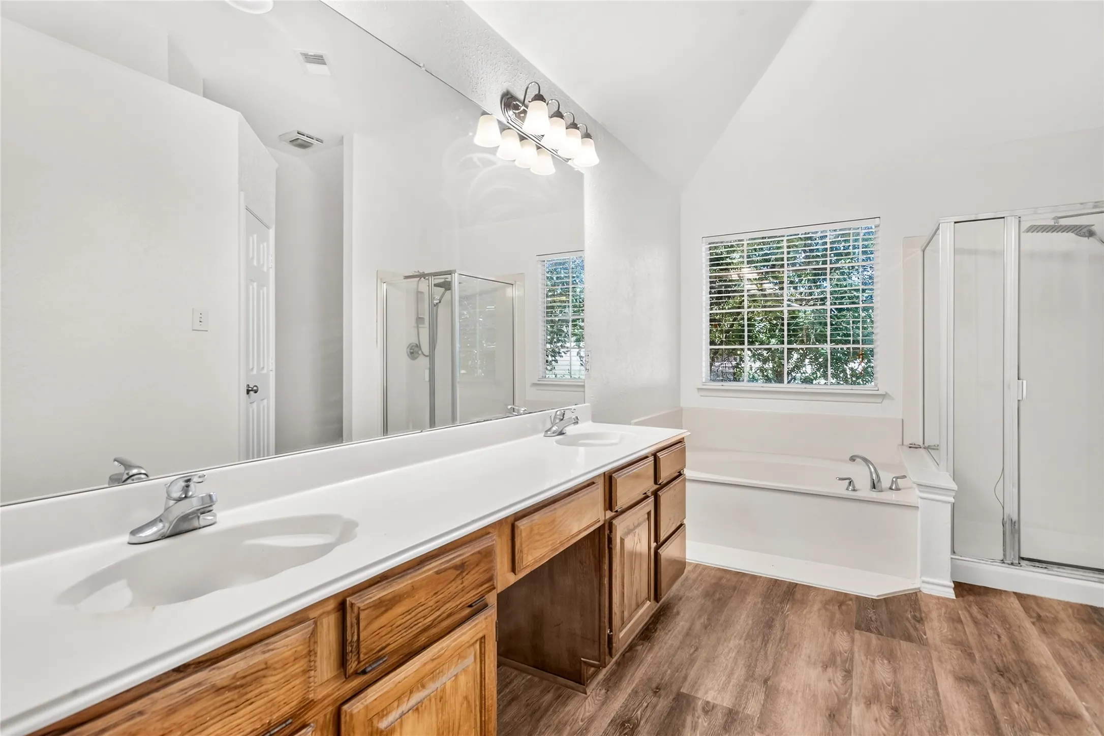 Single Family Residence For Sale in Collin County , 1008 Hyde Park Drive, Mc Kinney, Texas 75069, 4 Bedroom, 3 Bathroom, 2 Garage spaces, 2,040 Sqft, built in 1991, mls#21365955, Real Estate Agent in Mc Kinney, Homes For Sale in Collin county, Homes For Sale in Mc Kinney, Realtor in Mc Kinney Texas, Real Estate Brokerage Independent Realty Texas, Luminita Cordes Realtor