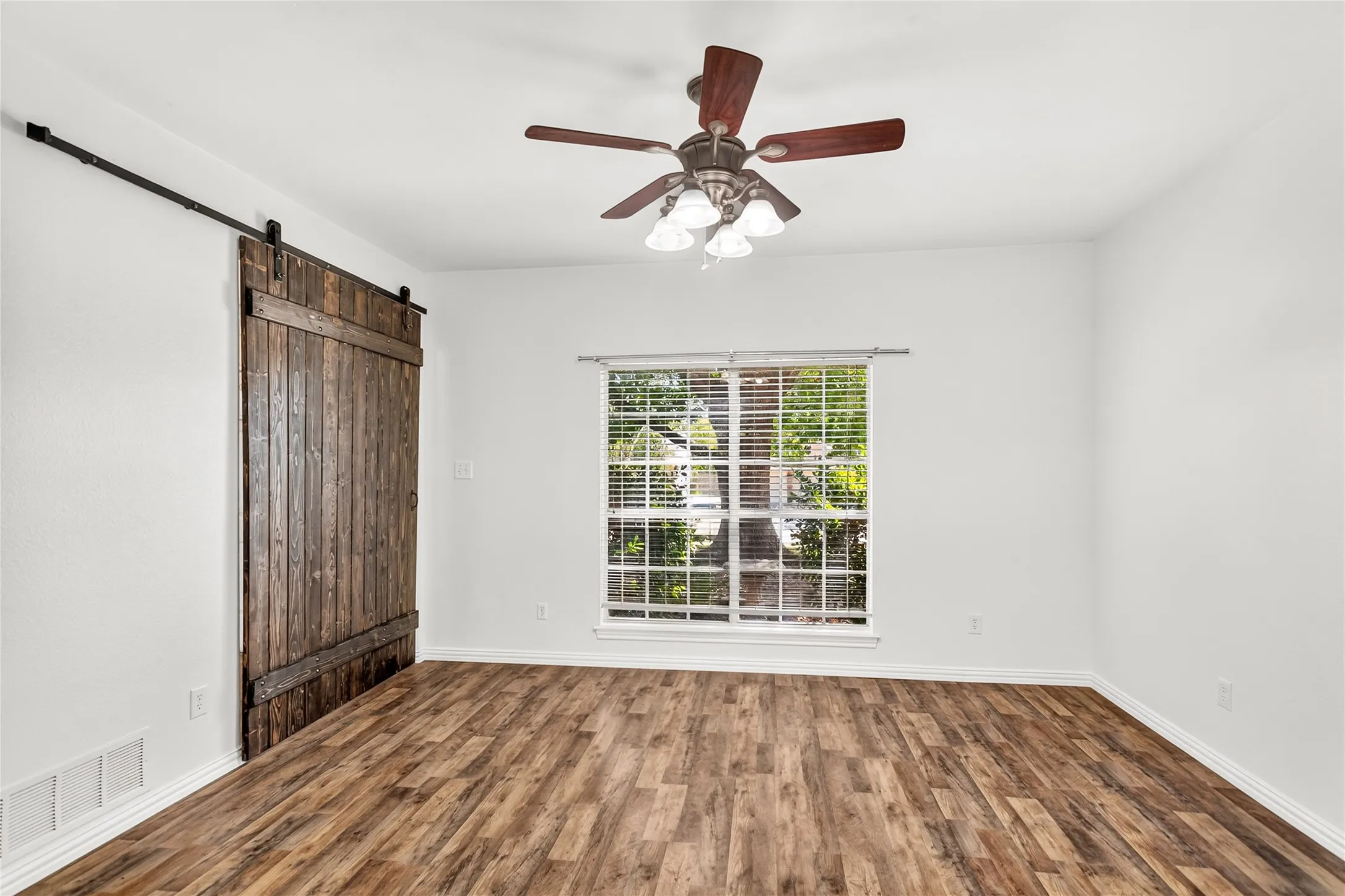 Single Family Residence For Sale in Collin County , 1008 Hyde Park Drive, Mc Kinney, Texas 75069, 4 Bedroom, 3 Bathroom, 2 Garage spaces, 2,040 Sqft, built in 1991, mls#21365955, Real Estate Agent in Mc Kinney, Homes For Sale in Collin county, Homes For Sale in Mc Kinney, Realtor in Mc Kinney Texas, Real Estate Brokerage Independent Realty Texas, Luminita Cordes Realtor