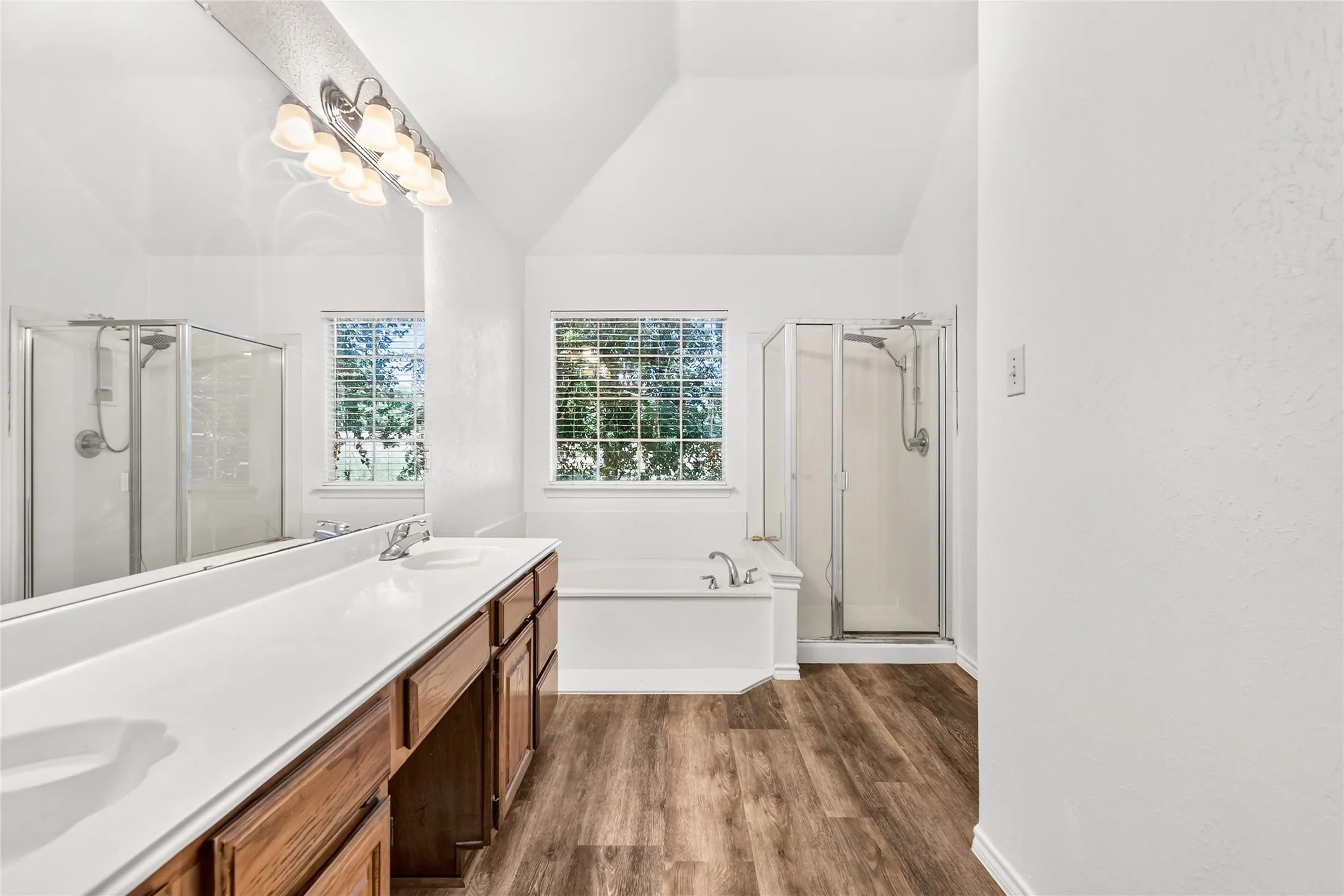 Single Family Residence For Sale in Collin County , 1008 Hyde Park Drive, Mc Kinney, Texas 75069, 4 Bedroom, 3 Bathroom, 2 Garage spaces, 2,040 Sqft, built in 1991, mls#21365955, Real Estate Agent in Mc Kinney, Homes For Sale in Collin county, Homes For Sale in Mc Kinney, Realtor in Mc Kinney Texas, Real Estate Brokerage Independent Realty Texas, Luminita Cordes Realtor