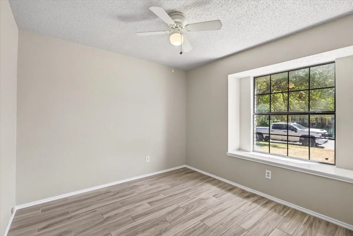 Secondary bedroom