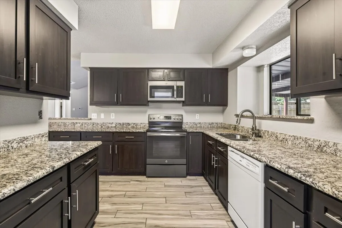 One more picture of the kitchen