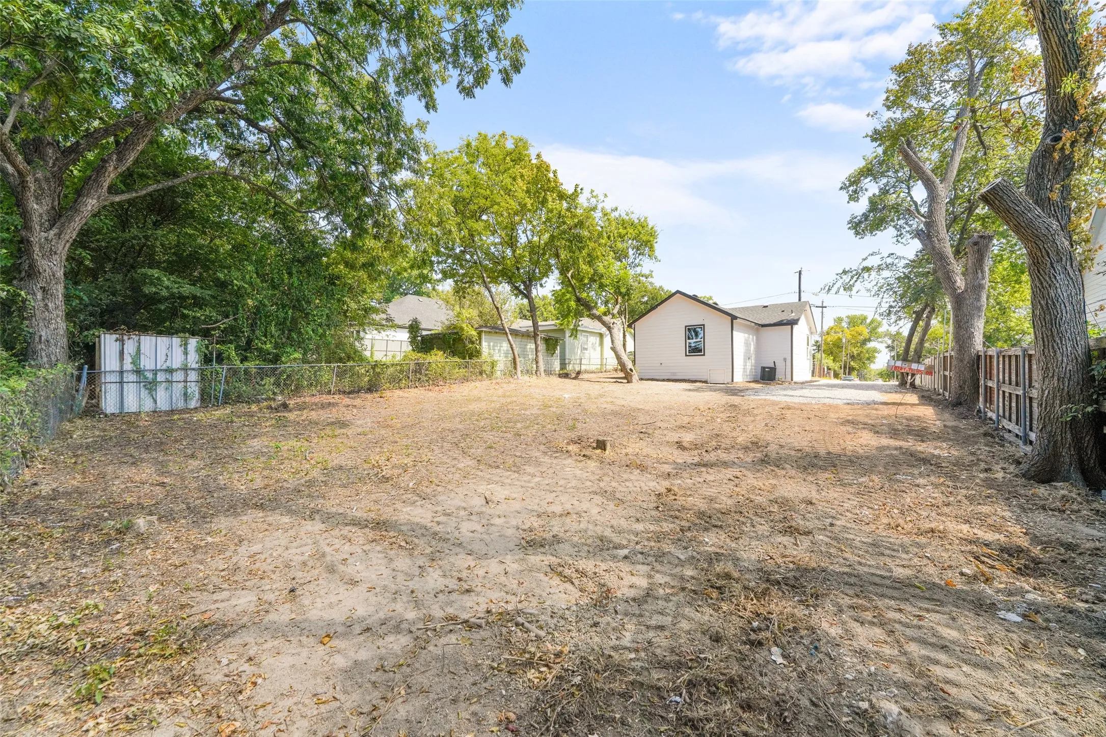 Single Family Residence For Sale in Dallas County , 1823 Atlas Drive, Dallas, Texas 75216, 2 Bedroom, 2 Bathroom, Garage spaces, 868 Sqft, built in 1944, mls#21360144, Real Estate Agent in Dallas, Homes For Sale in Dallas county, Homes For Sale in Dallas, Realtor in Dallas Texas, Real Estate Brokerage Independent Realty Texas, Luminita Cordes Realtor