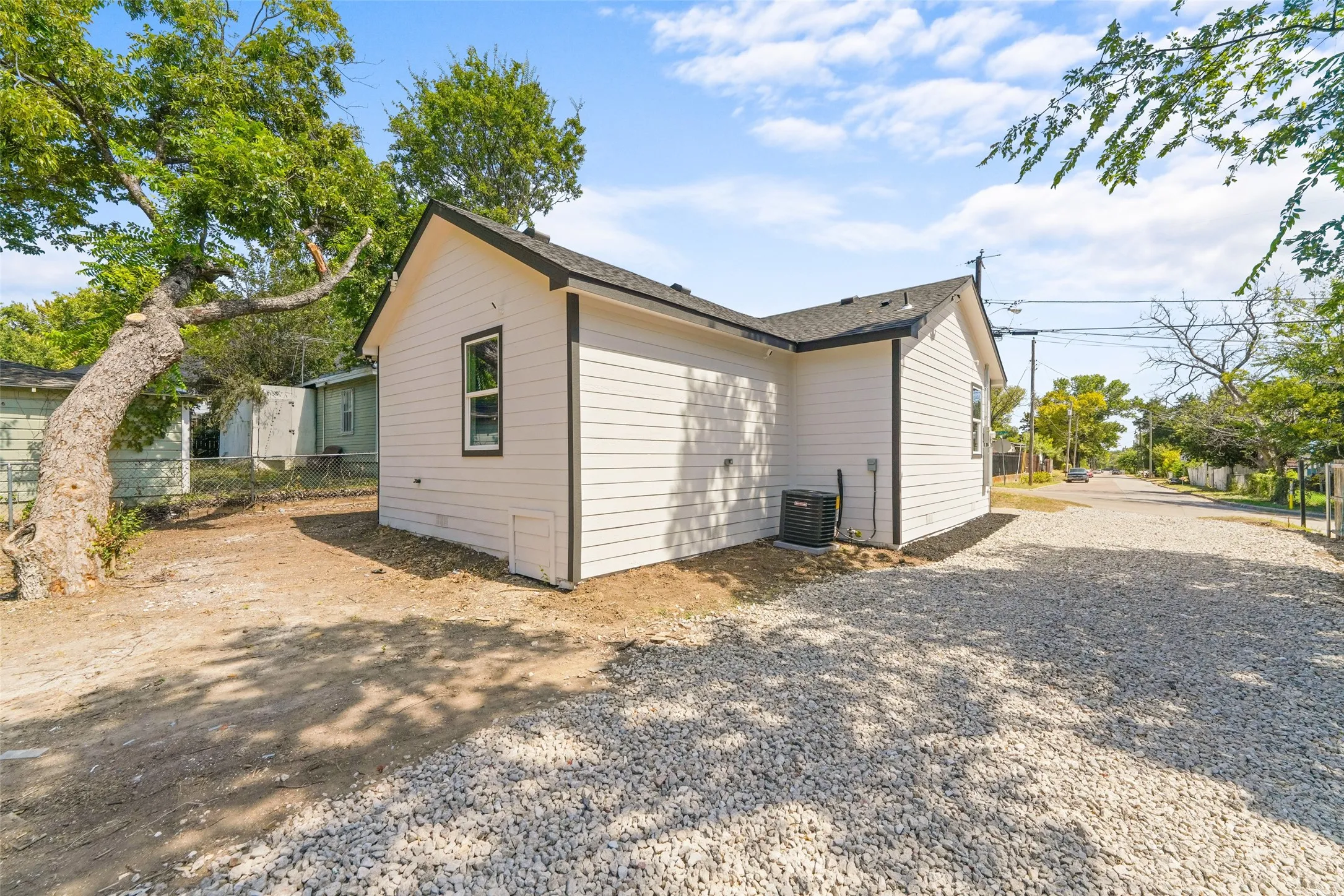 Single Family Residence For Sale in Dallas County , 1823 Atlas Drive, Dallas, Texas 75216, 2 Bedroom, 2 Bathroom, Garage spaces, 868 Sqft, built in 1944, mls#21360144, Real Estate Agent in Dallas, Homes For Sale in Dallas county, Homes For Sale in Dallas, Realtor in Dallas Texas, Real Estate Brokerage Independent Realty Texas, Luminita Cordes Realtor