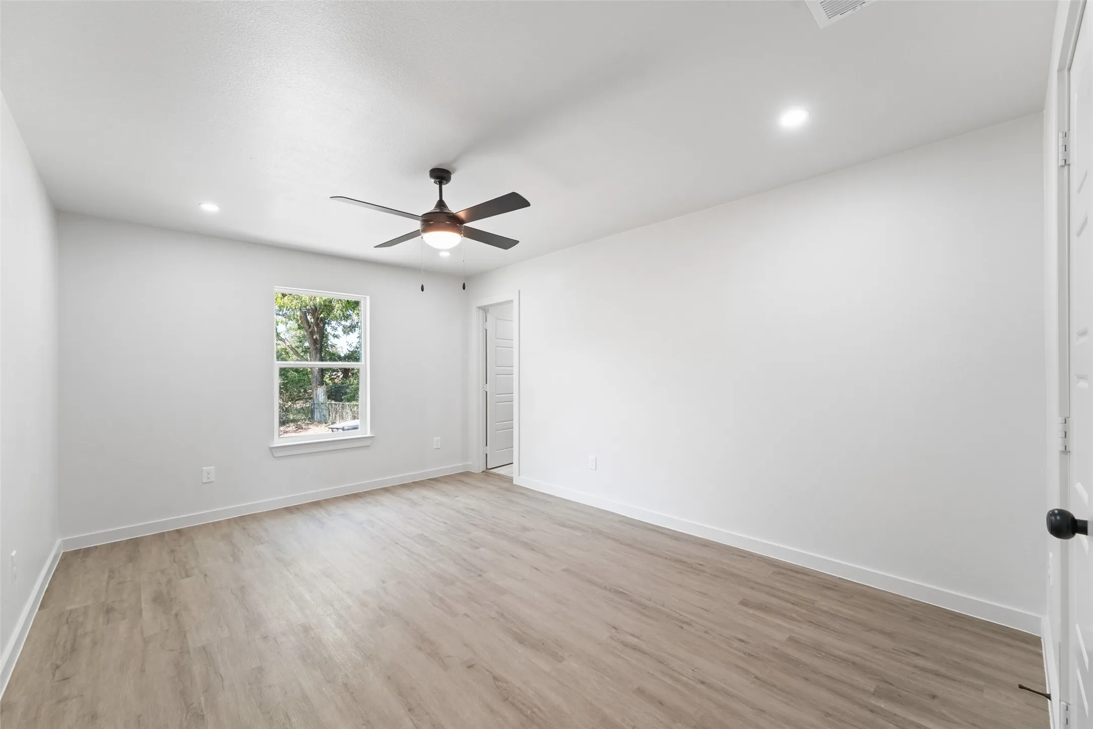 Single Family Residence For Sale in Dallas County , 1823 Atlas Drive, Dallas, Texas 75216, 2 Bedroom, 2 Bathroom, Garage spaces, 868 Sqft, built in 1944, mls#21360144, Real Estate Agent in Dallas, Homes For Sale in Dallas county, Homes For Sale in Dallas, Realtor in Dallas Texas, Real Estate Brokerage Independent Realty Texas, Luminita Cordes Realtor
