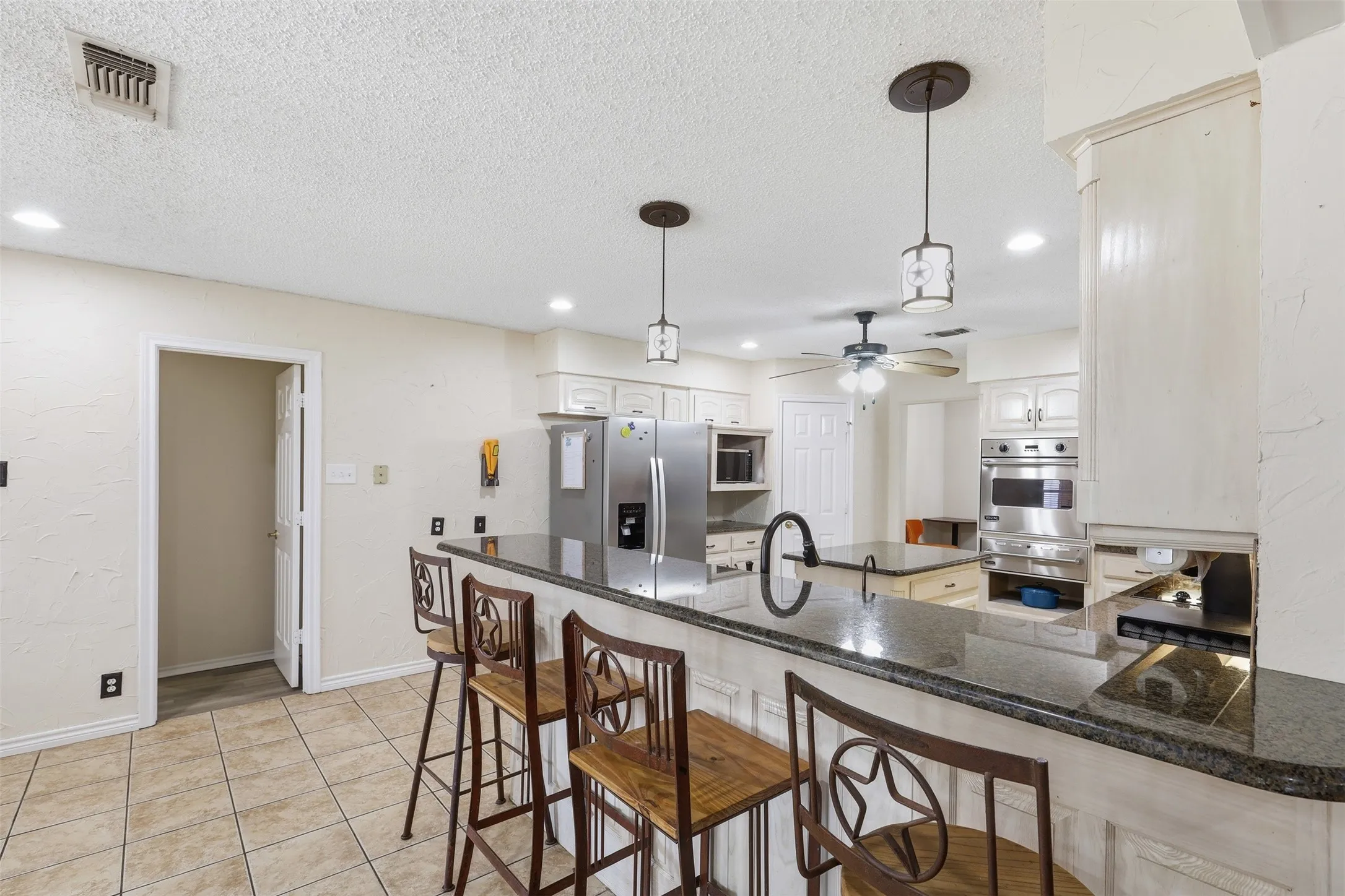Single Family Residence For Sale in Tarrant County , 128 Oakwood Court, Lakeside, Texas 76135, 3 Bedroom, 3 Bathroom, 4 Garage spaces, 2,459 Sqft, built in 1997, mls#21364688, Real Estate Agent in Lakeside, Homes For Sale in Tarrant county, Homes For Sale in Lakeside, Realtor in Lakeside Texas, Real Estate Brokerage Independent Realty Texas, Luminita Cordes Realtor