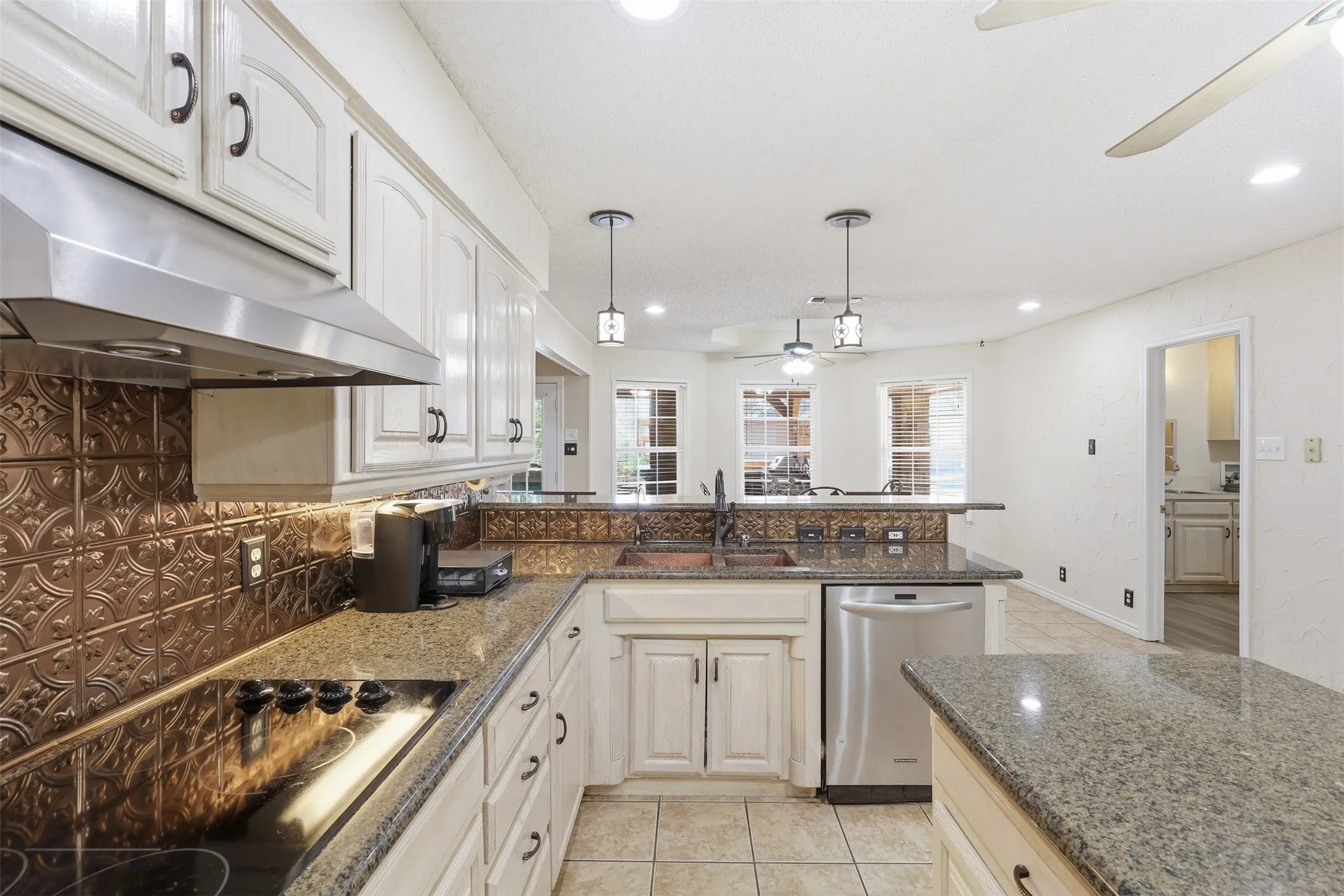 Single Family Residence For Sale in Tarrant County , 128 Oakwood Court, Lakeside, Texas 76135, 3 Bedroom, 3 Bathroom, 4 Garage spaces, 2,459 Sqft, built in 1997, mls#21364688, Real Estate Agent in Lakeside, Homes For Sale in Tarrant county, Homes For Sale in Lakeside, Realtor in Lakeside Texas, Real Estate Brokerage Independent Realty Texas, Luminita Cordes Realtor