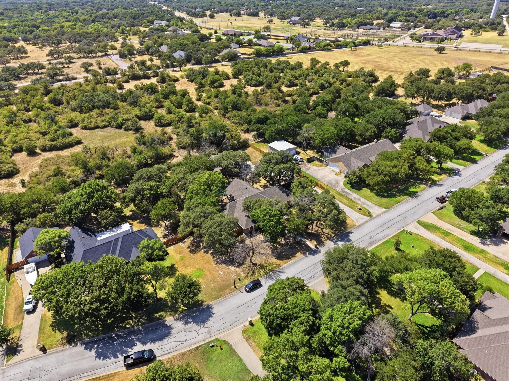 Single Family Residence For Sale in Tarrant County , 128 Oakwood Court, Lakeside, Texas 76135, 3 Bedroom, 3 Bathroom, 4 Garage spaces, 2,459 Sqft, built in 1997, mls#21364688, Real Estate Agent in Lakeside, Homes For Sale in Tarrant county, Homes For Sale in Lakeside, Realtor in Lakeside Texas, Real Estate Brokerage Independent Realty Texas, Luminita Cordes Realtor