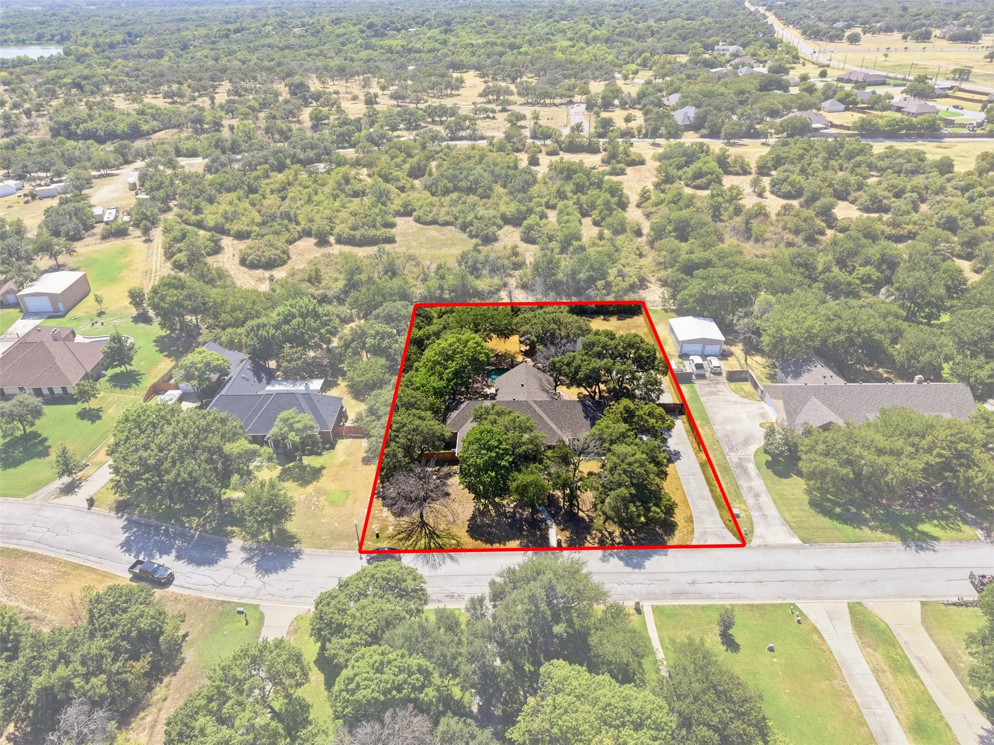 Single Family Residence For Sale in Tarrant County , 128 Oakwood Court, Lakeside, Texas 76135, 3 Bedroom, 3 Bathroom, 4 Garage spaces, 2,459 Sqft, built in 1997, mls#21364688, Real Estate Agent in Lakeside, Homes For Sale in Tarrant county, Homes For Sale in Lakeside, Realtor in Lakeside Texas, Real Estate Brokerage Independent Realty Texas, Luminita Cordes Realtor