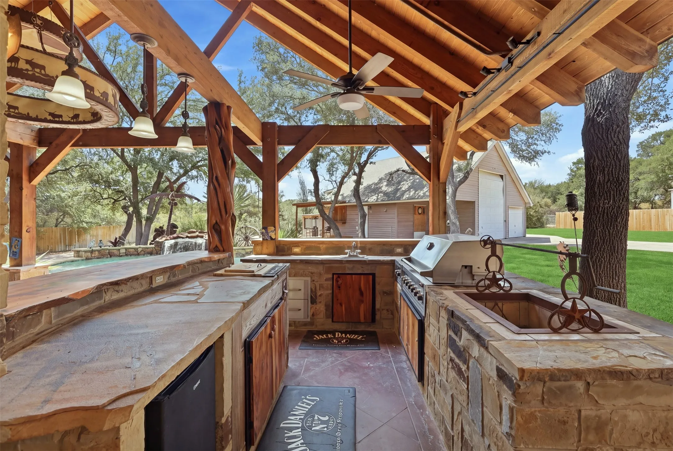 Single Family Residence For Sale in Tarrant County , 128 Oakwood Court, Lakeside, Texas 76135, 3 Bedroom, 3 Bathroom, 4 Garage spaces, 2,459 Sqft, built in 1997, mls#21364688, Real Estate Agent in Lakeside, Homes For Sale in Tarrant county, Homes For Sale in Lakeside, Realtor in Lakeside Texas, Real Estate Brokerage Independent Realty Texas, Luminita Cordes Realtor
