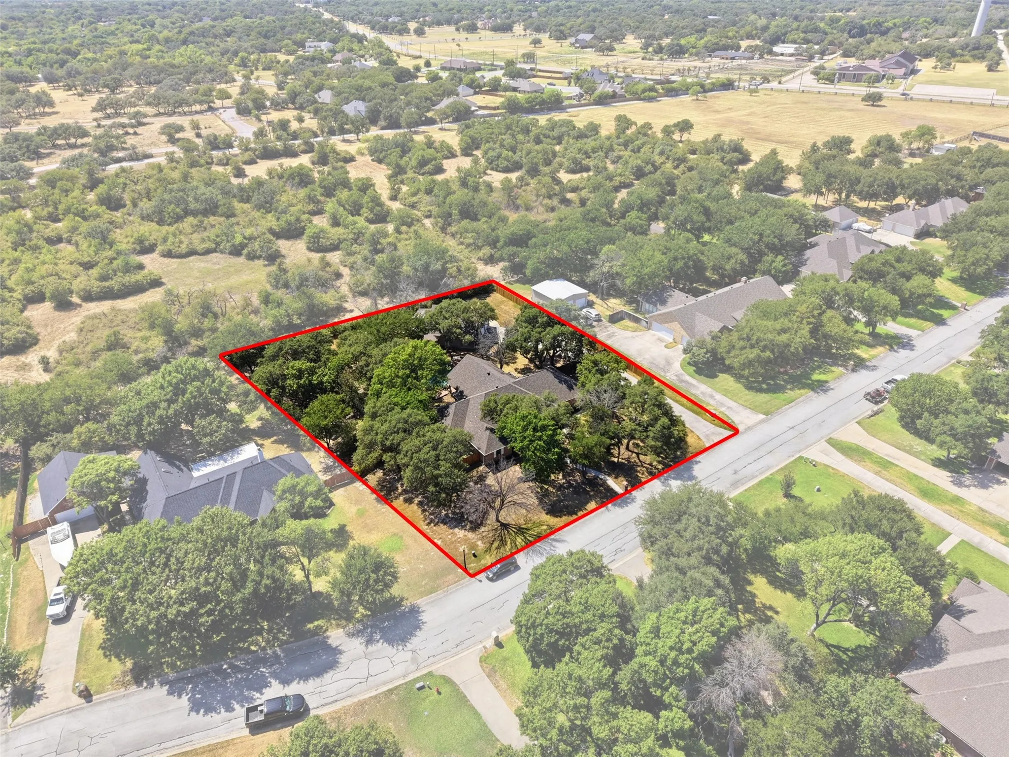 Single Family Residence For Sale in Tarrant County , 128 Oakwood Court, Lakeside, Texas 76135, 3 Bedroom, 3 Bathroom, 4 Garage spaces, 2,459 Sqft, built in 1997, mls#21364688, Real Estate Agent in Lakeside, Homes For Sale in Tarrant county, Homes For Sale in Lakeside, Realtor in Lakeside Texas, Real Estate Brokerage Independent Realty Texas, Luminita Cordes Realtor