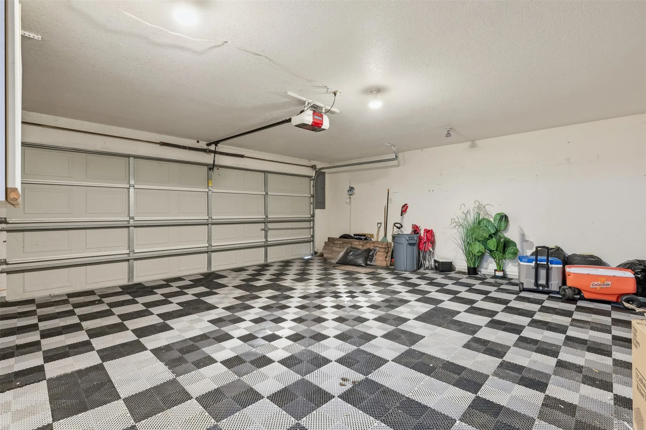 Single Family Residence For Sale in Tarrant County , 128 Oakwood Court, Lakeside, Texas 76135, 3 Bedroom, 3 Bathroom, 4 Garage spaces, 2,459 Sqft, built in 1997, mls#21364688, Real Estate Agent in Lakeside, Homes For Sale in Tarrant county, Homes For Sale in Lakeside, Realtor in Lakeside Texas, Real Estate Brokerage Independent Realty Texas, Luminita Cordes Realtor