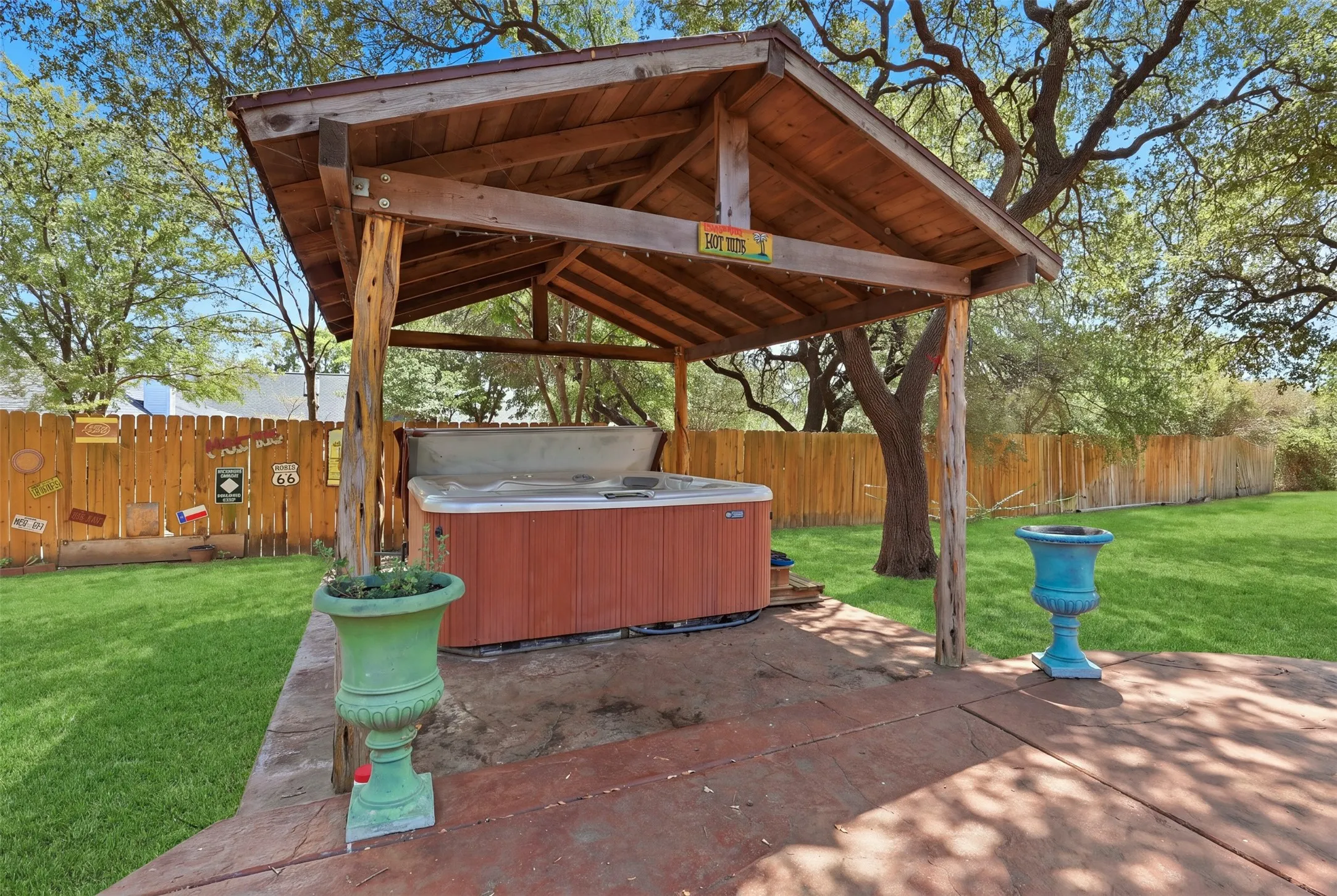 Single Family Residence For Sale in Tarrant County , 128 Oakwood Court, Lakeside, Texas 76135, 3 Bedroom, 3 Bathroom, 4 Garage spaces, 2,459 Sqft, built in 1997, mls#21364688, Real Estate Agent in Lakeside, Homes For Sale in Tarrant county, Homes For Sale in Lakeside, Realtor in Lakeside Texas, Real Estate Brokerage Independent Realty Texas, Luminita Cordes Realtor