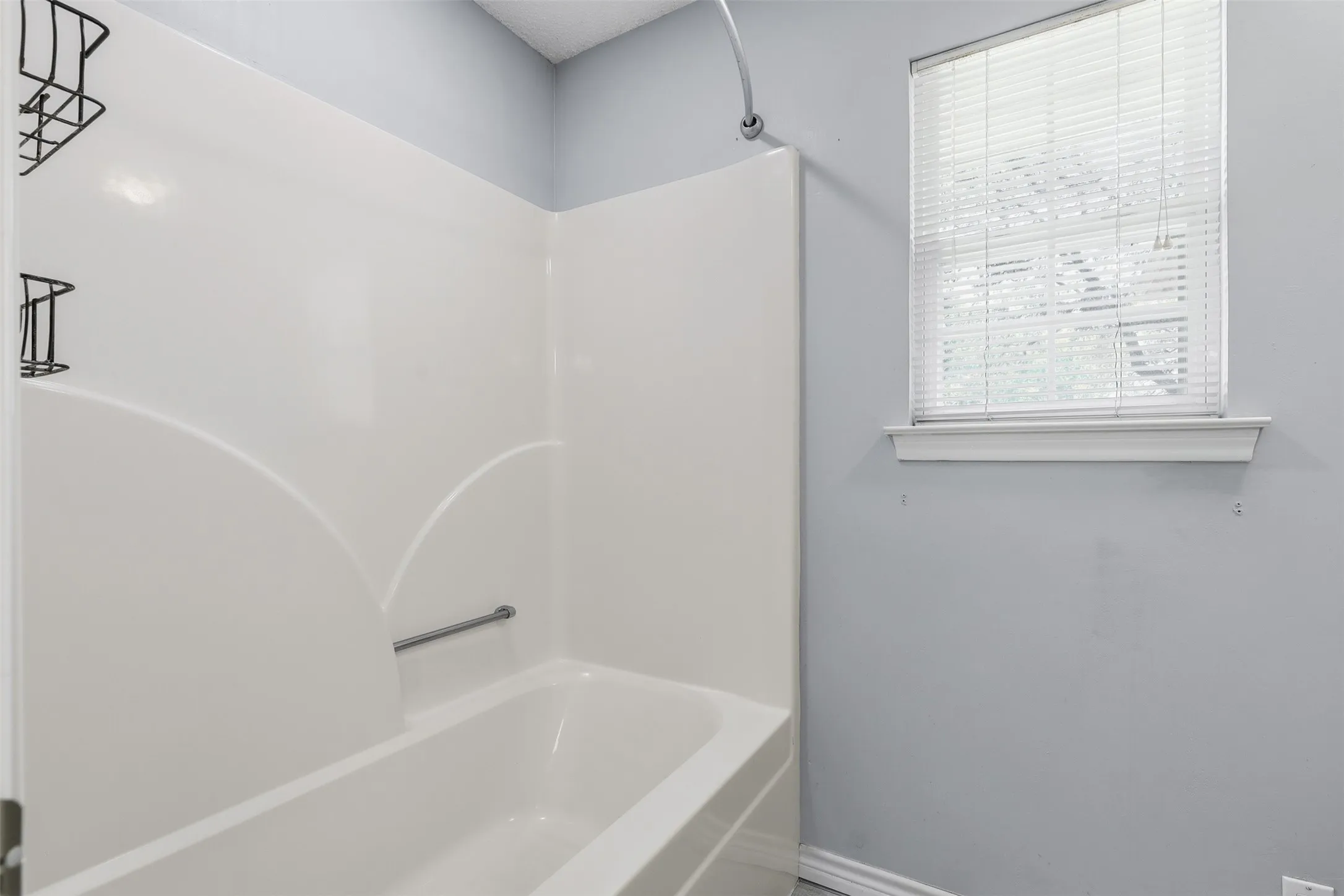 Single Family Residence For Sale in Tarrant County , 128 Oakwood Court, Lakeside, Texas 76135, 3 Bedroom, 3 Bathroom, 4 Garage spaces, 2,459 Sqft, built in 1997, mls#21364688, Real Estate Agent in Lakeside, Homes For Sale in Tarrant county, Homes For Sale in Lakeside, Realtor in Lakeside Texas, Real Estate Brokerage Independent Realty Texas, Luminita Cordes Realtor