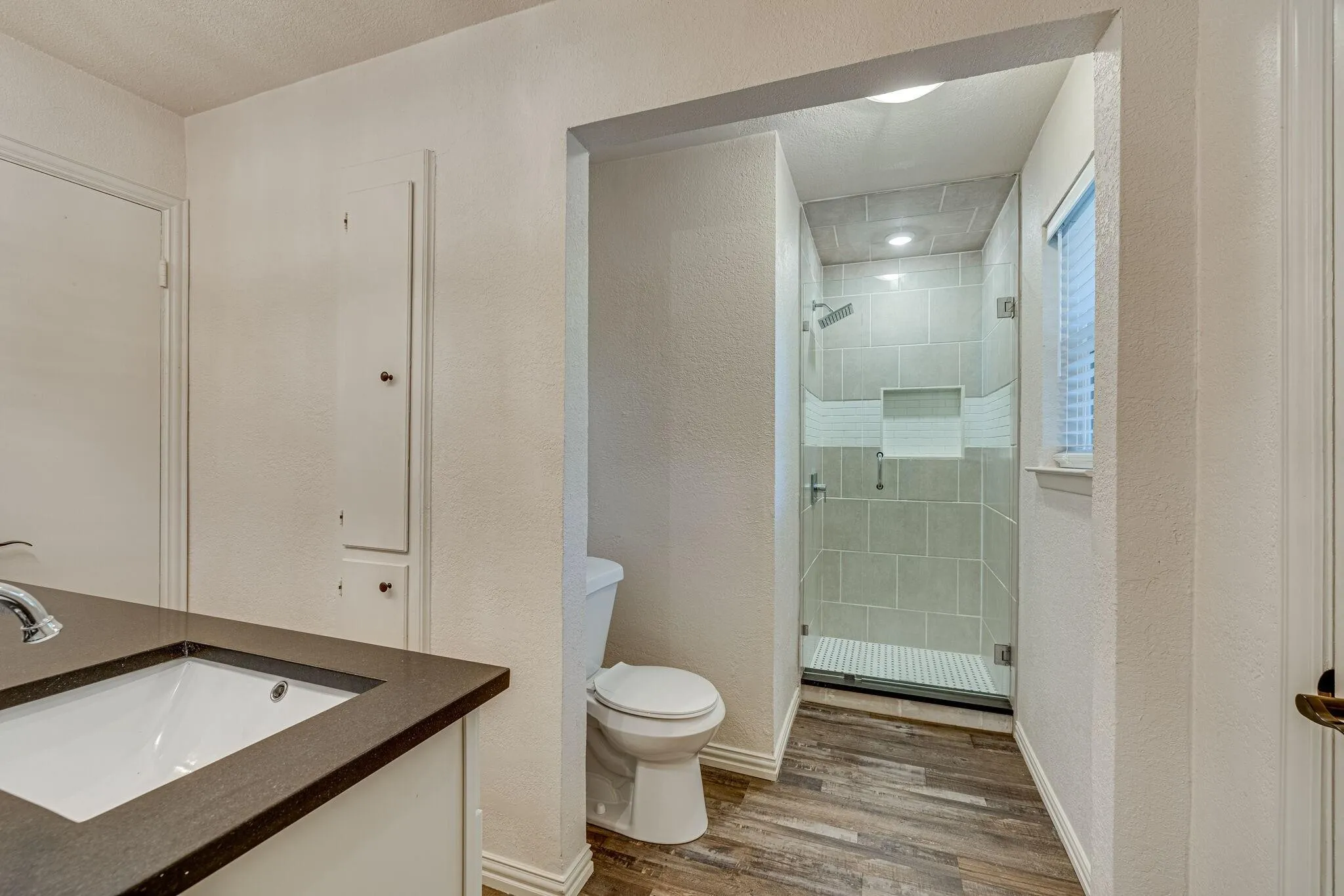 Single Family Residence For Rent in Tarrant County , 2101 Warwick Drive, Arlington, Texas 76015, 3 Bedroom, 2 Bathroom, 2 Garage spaces, 1,637 Sqft, built in 1971, Price $2,200, mls#21365812, Real Estate Agent in Arlington, Homes For Rent in Tarrant county, Homes For Rent in Arlington, Realtor in Arlington Texas, Real Estate Brokerage Independent Realty Texas, Luminita Cordes Realtor
