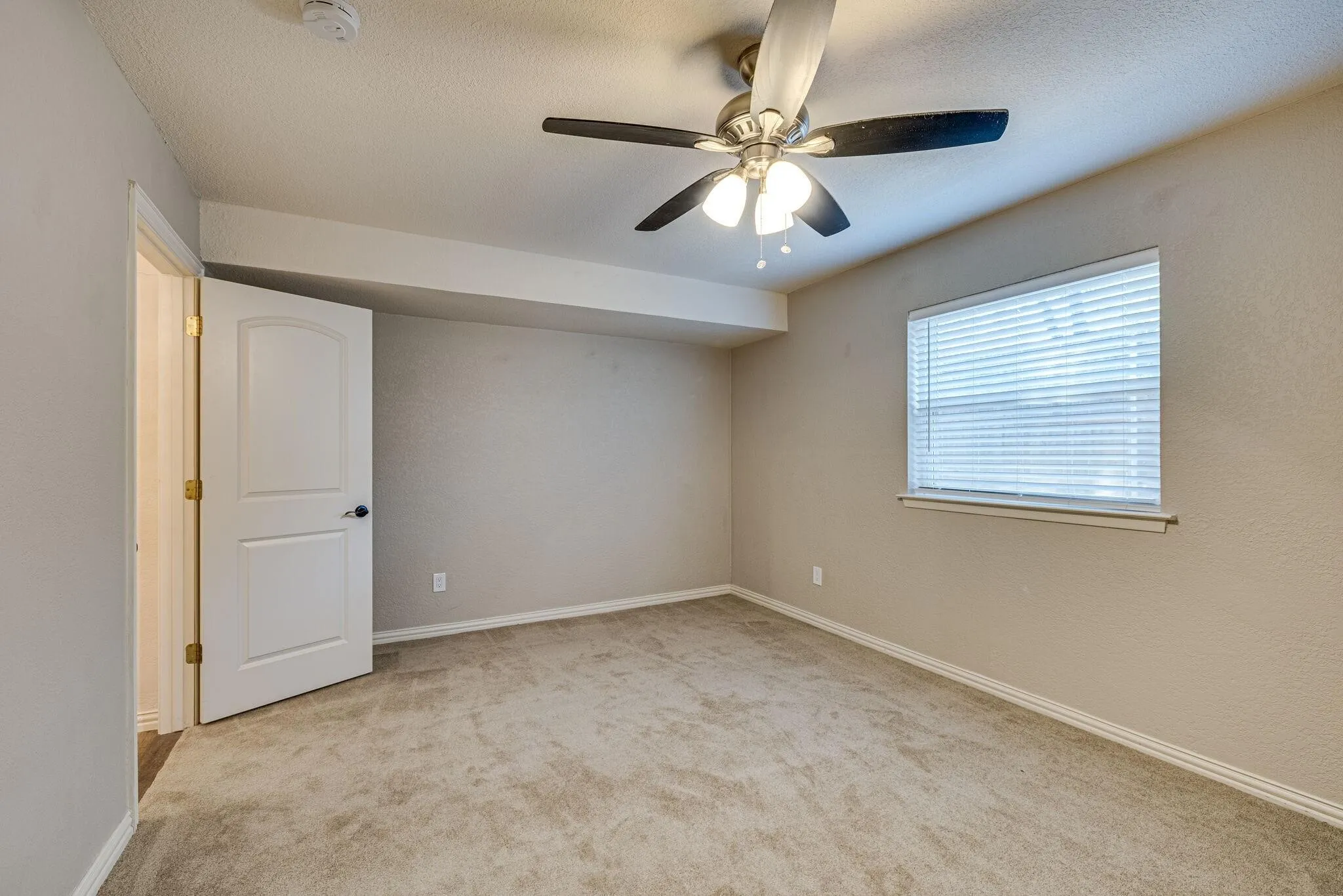 Single Family Residence For Rent in Tarrant County , 2101 Warwick Drive, Arlington, Texas 76015, 3 Bedroom, 2 Bathroom, 2 Garage spaces, 1,637 Sqft, built in 1971, Price $2,200, mls#21365812, Real Estate Agent in Arlington, Homes For Rent in Tarrant county, Homes For Rent in Arlington, Realtor in Arlington Texas, Real Estate Brokerage Independent Realty Texas, Luminita Cordes Realtor