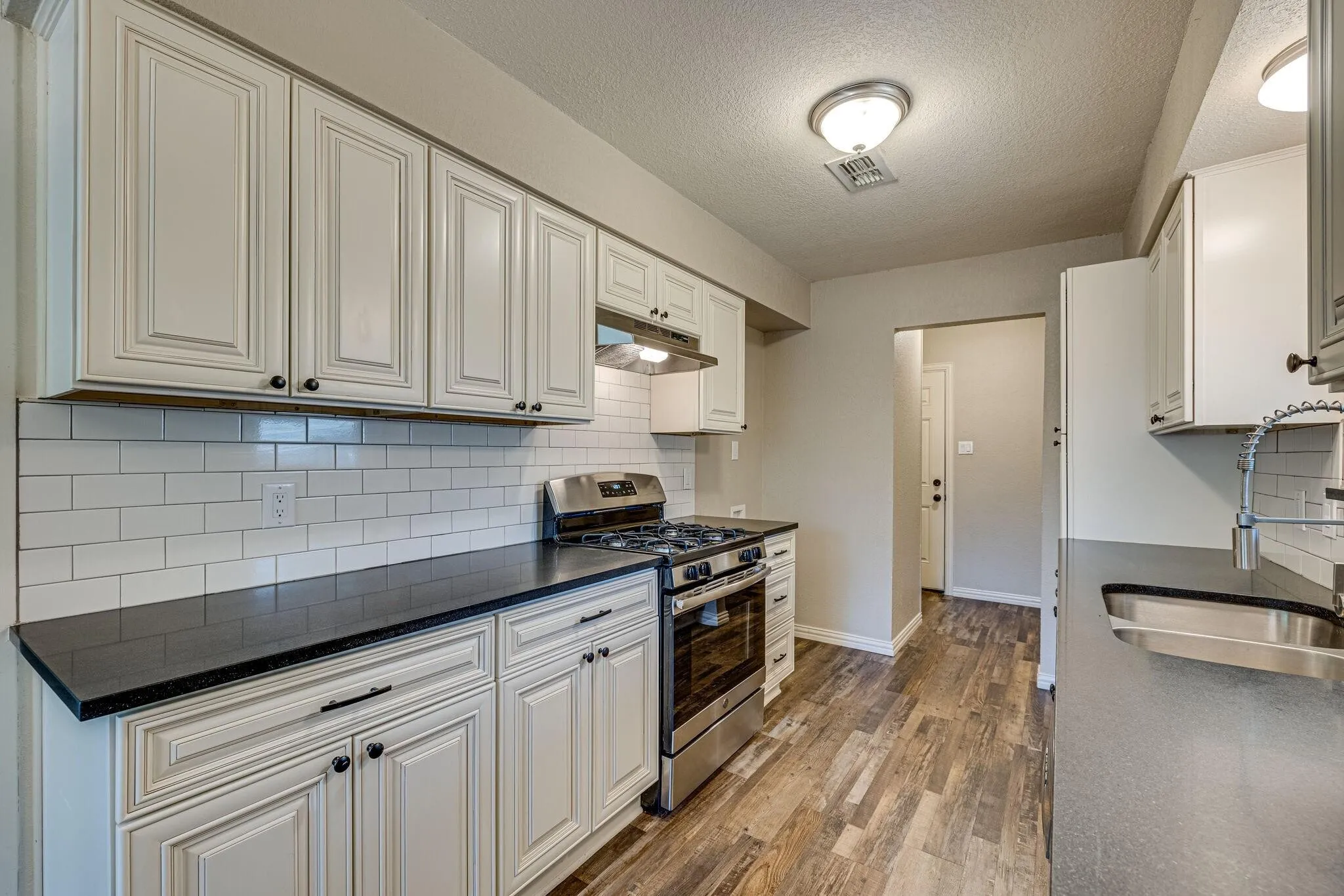 Single Family Residence For Rent in Tarrant County , 2101 Warwick Drive, Arlington, Texas 76015, 3 Bedroom, 2 Bathroom, 2 Garage spaces, 1,637 Sqft, built in 1971, Price $2,200, mls#21365812, Real Estate Agent in Arlington, Homes For Rent in Tarrant county, Homes For Rent in Arlington, Realtor in Arlington Texas, Real Estate Brokerage Independent Realty Texas, Luminita Cordes Realtor