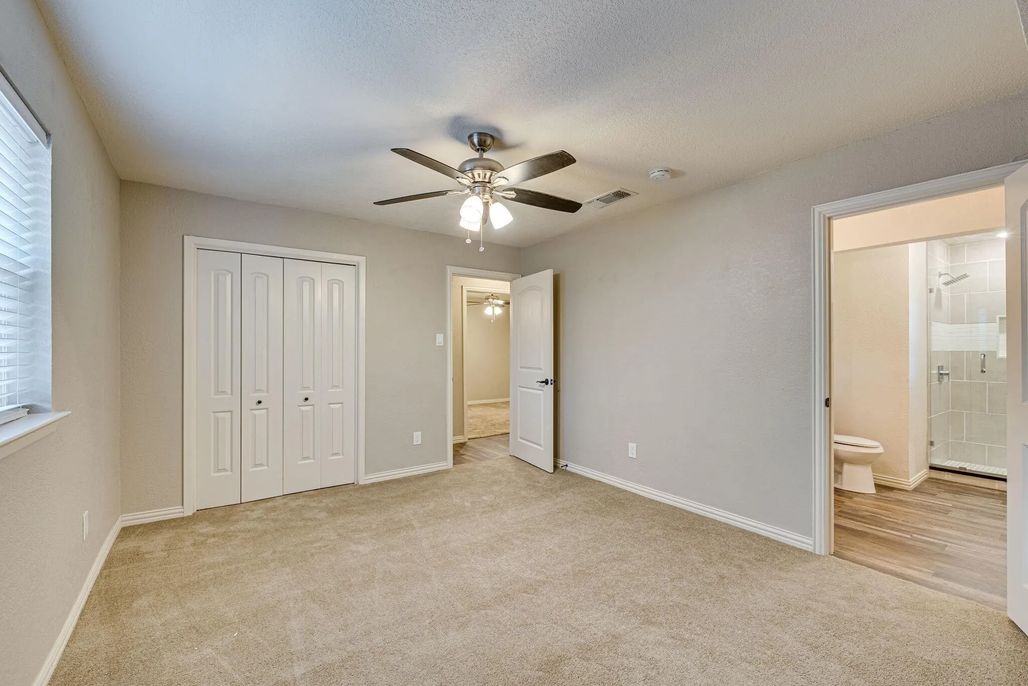 Single Family Residence For Rent in Tarrant County , 2101 Warwick Drive, Arlington, Texas 76015, 3 Bedroom, 2 Bathroom, 2 Garage spaces, 1,637 Sqft, built in 1971, Price $2,200, mls#21365812, Real Estate Agent in Arlington, Homes For Rent in Tarrant county, Homes For Rent in Arlington, Realtor in Arlington Texas, Real Estate Brokerage Independent Realty Texas, Luminita Cordes Realtor