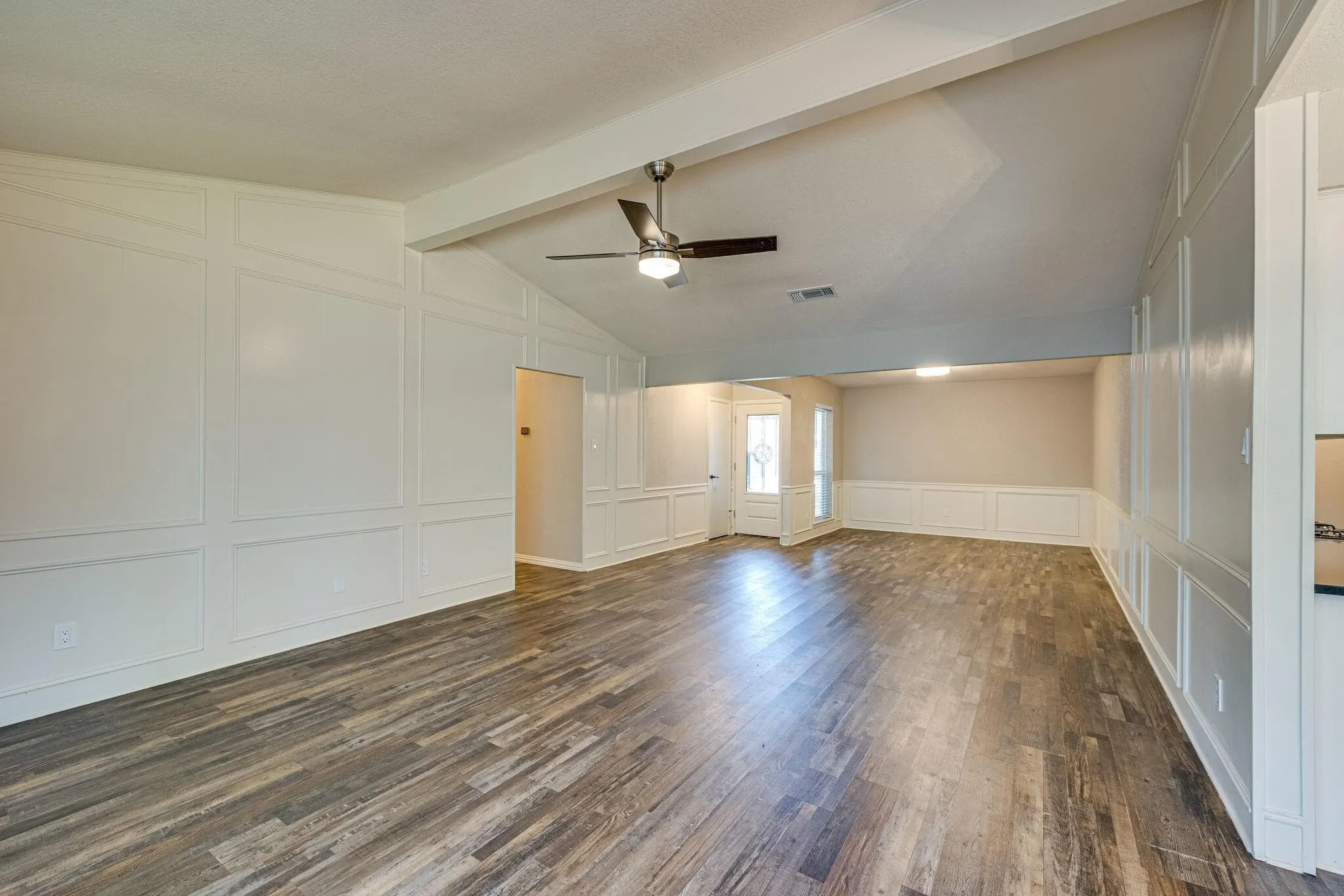 Single Family Residence For Rent in Tarrant County , 2101 Warwick Drive, Arlington, Texas 76015, 3 Bedroom, 2 Bathroom, 2 Garage spaces, 1,637 Sqft, built in 1971, Price $2,200, mls#21365812, Real Estate Agent in Arlington, Homes For Rent in Tarrant county, Homes For Rent in Arlington, Realtor in Arlington Texas, Real Estate Brokerage Independent Realty Texas, Luminita Cordes Realtor