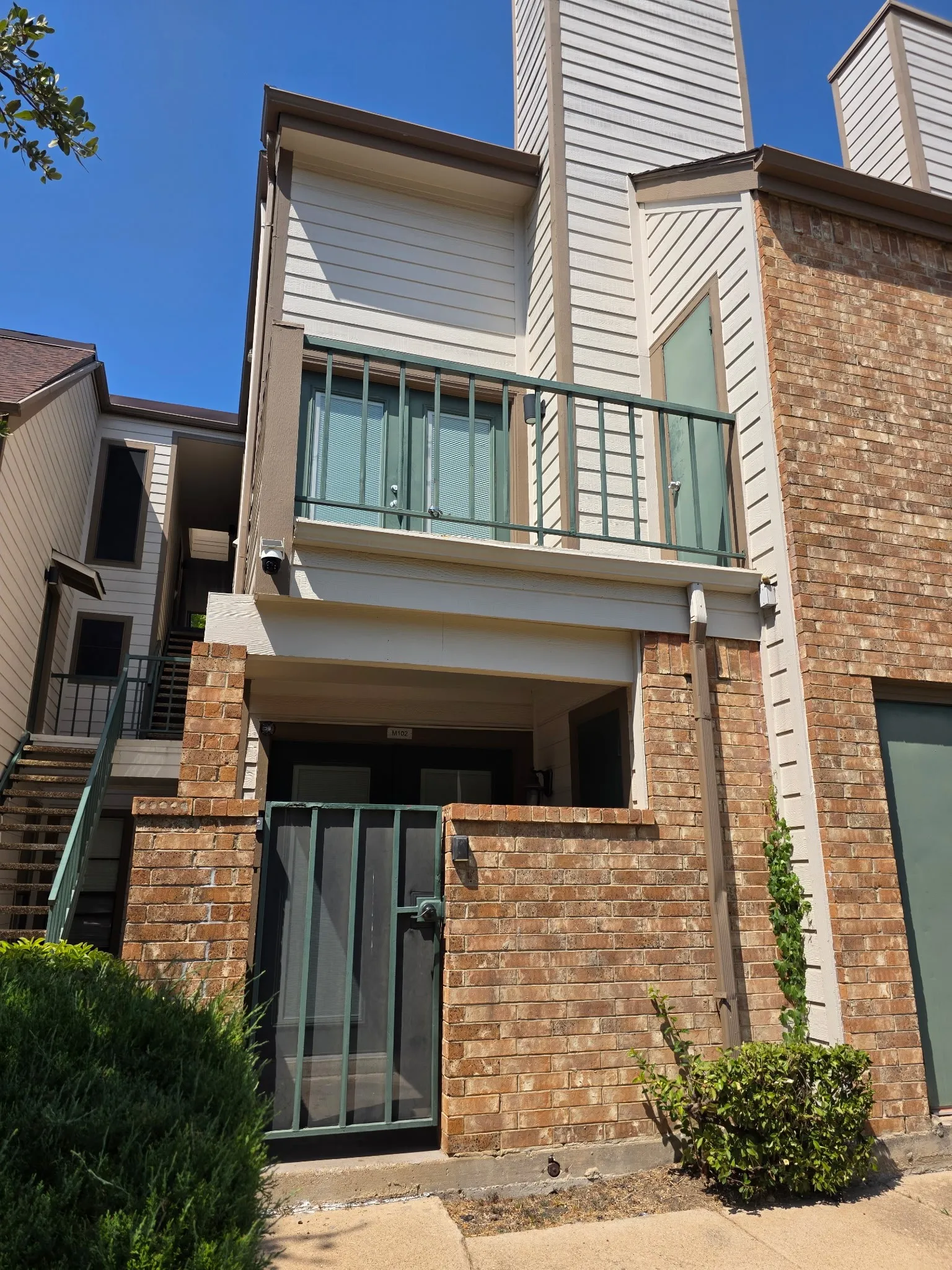 Condominium For Sale in Tarrant County , 2301 Balsam Drive M202, Arlington, Texas 76006, 1 Bedroom, 1 Bathroom, Garage spaces, 774 Sqft, built in 1983, Price $95,000, mls#21364022, Real Estate Agent in Arlington, Homes For Sale in Tarrant county, Homes For Sale in Arlington, Realtor in Arlington Texas, Real Estate Brokerage Independent Realty Texas, Luminita Cordes Realtor