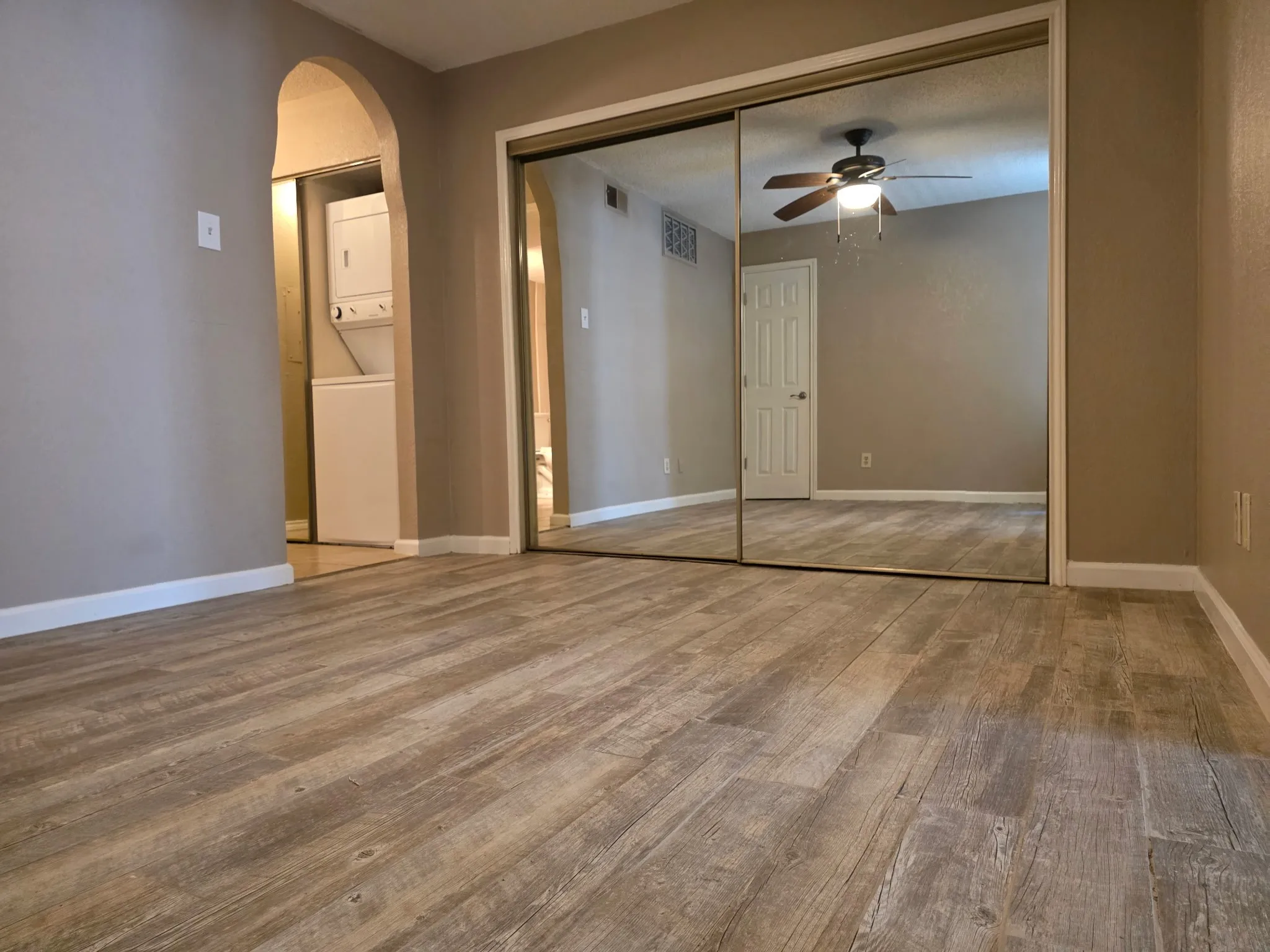 Condominium For Sale in Tarrant County , 2301 Balsam Drive M202, Arlington, Texas 76006, 1 Bedroom, 1 Bathroom, Garage spaces, 774 Sqft, built in 1983, Price $95,000, mls#21364022, Real Estate Agent in Arlington, Homes For Sale in Tarrant county, Homes For Sale in Arlington, Realtor in Arlington Texas, Real Estate Brokerage Independent Realty Texas, Luminita Cordes Realtor