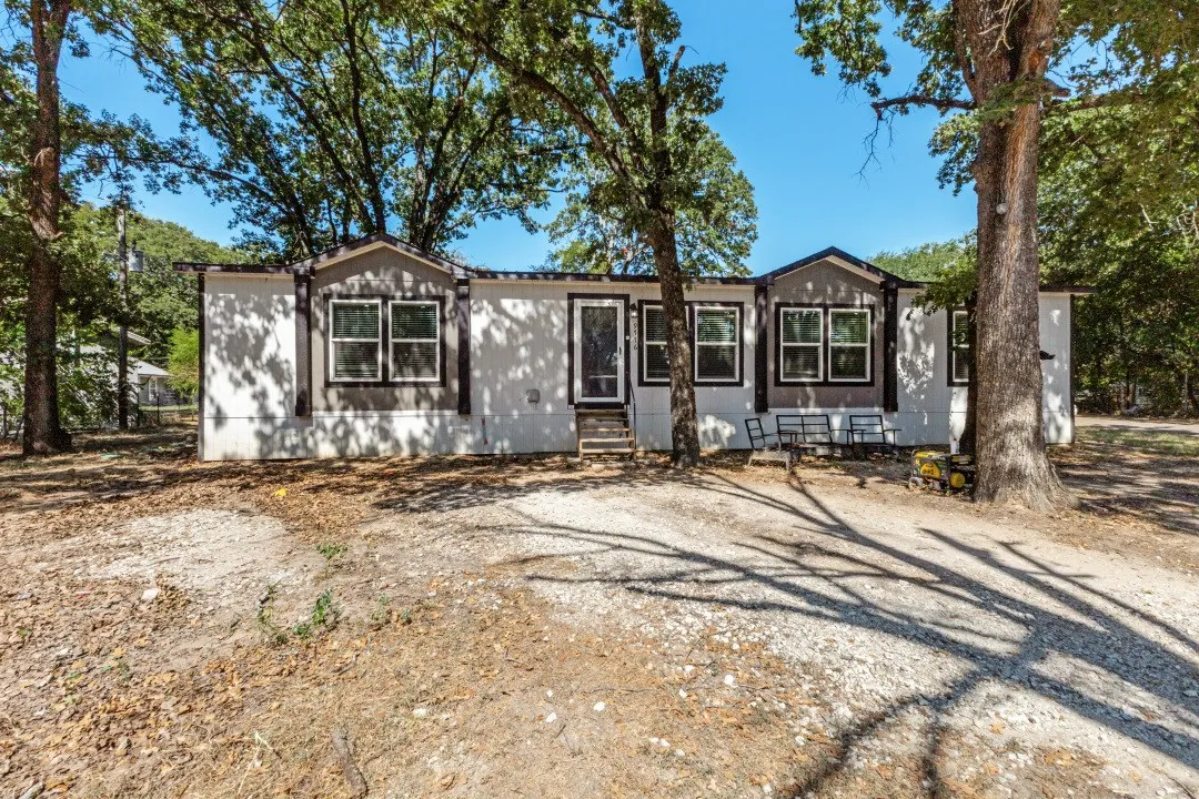 Manufactured Home For Sale in Hunt County , 9776 Navajo Lane, Quinlan, Texas 75474, 3 Bedroom, 3 Bathroom, Garage spaces, 1,800 Sqft, built in 2024, mls#21365767, Real Estate Agent in Quinlan, Homes For Sale in Hunt county, Homes For Sale in Quinlan, Realtor in Quinlan Texas, Real Estate Brokerage Independent Realty Texas, Luminita Cordes Realtor