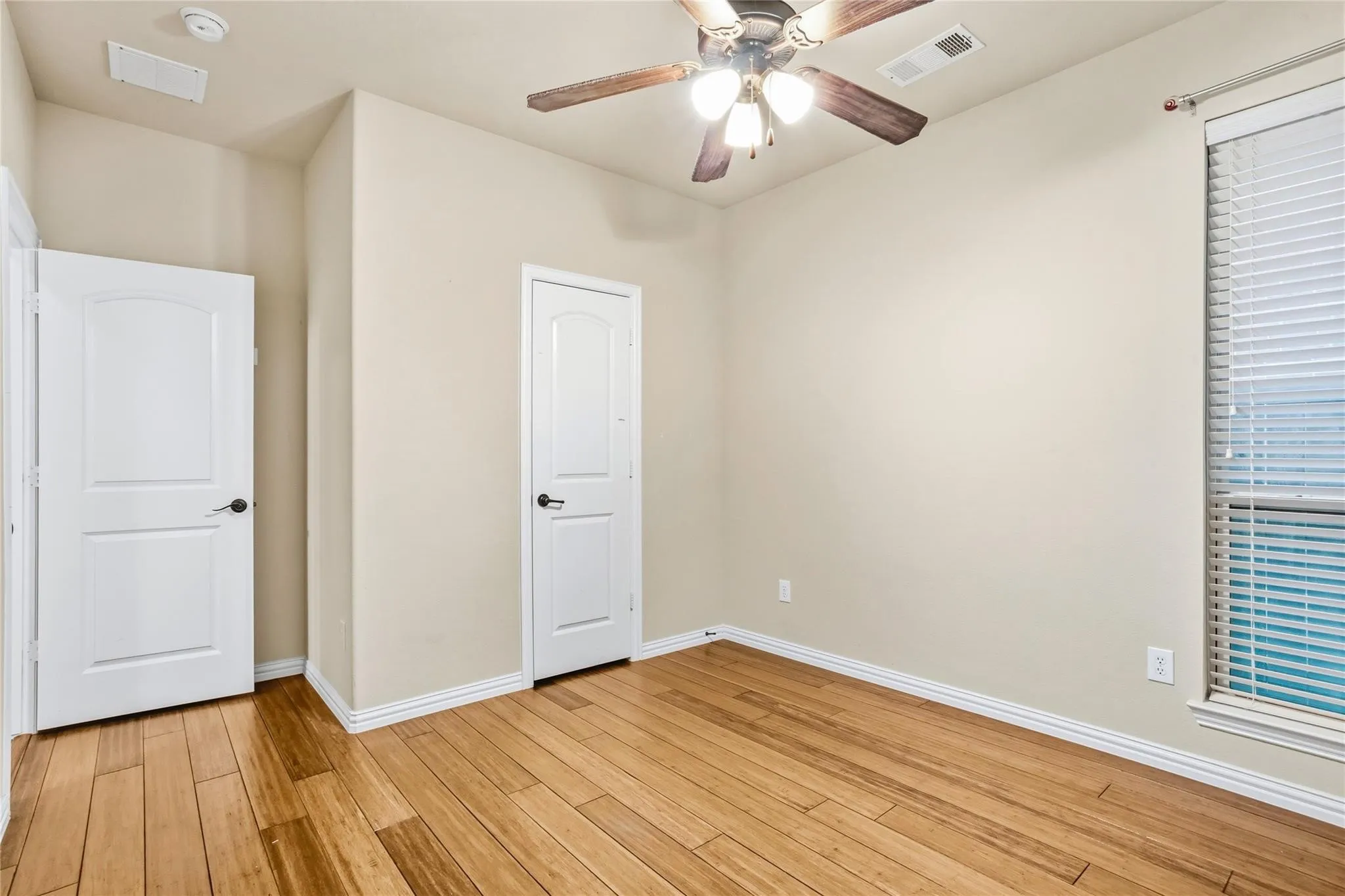 Single Family Residence For Sale in Collin County , 10816 Sexton Drive, Mc Kinney, Texas 75072, 4 Bedroom, 3 Bathroom, 2 Garage spaces, 2,253 Sqft, built in 2013, mls#21365068, Real Estate Agent in Mc Kinney, Homes For Sale in Collin county, Homes For Sale in Mc Kinney, Realtor in Mc Kinney Texas, Real Estate Brokerage Independent Realty Texas, Luminita Cordes Realtor