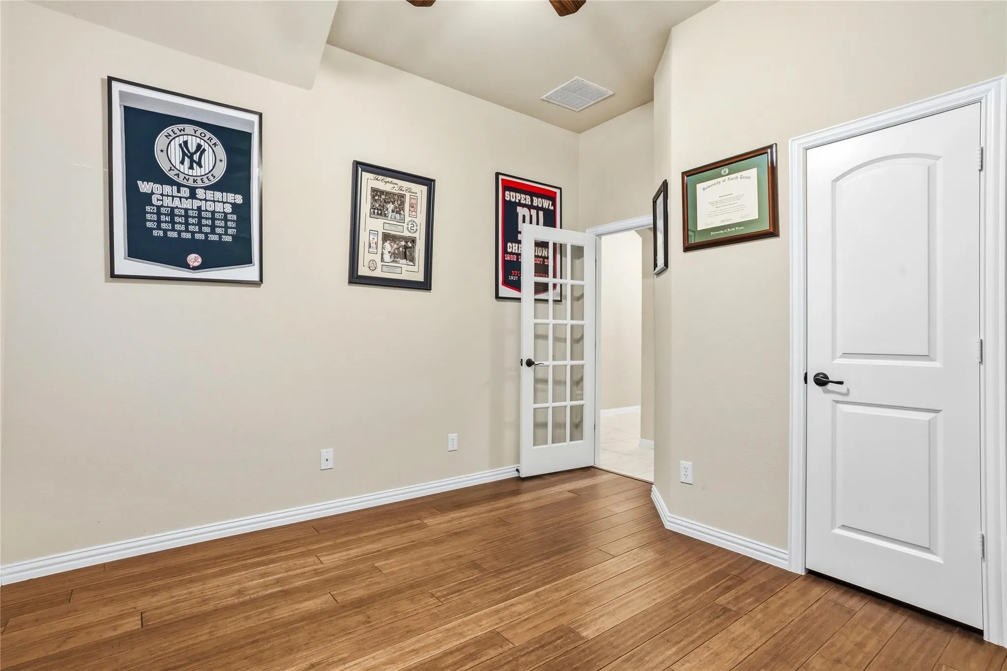 Single Family Residence For Sale in Collin County , 10816 Sexton Drive, Mc Kinney, Texas 75072, 4 Bedroom, 3 Bathroom, 2 Garage spaces, 2,253 Sqft, built in 2013, mls#21365068, Real Estate Agent in Mc Kinney, Homes For Sale in Collin county, Homes For Sale in Mc Kinney, Realtor in Mc Kinney Texas, Real Estate Brokerage Independent Realty Texas, Luminita Cordes Realtor