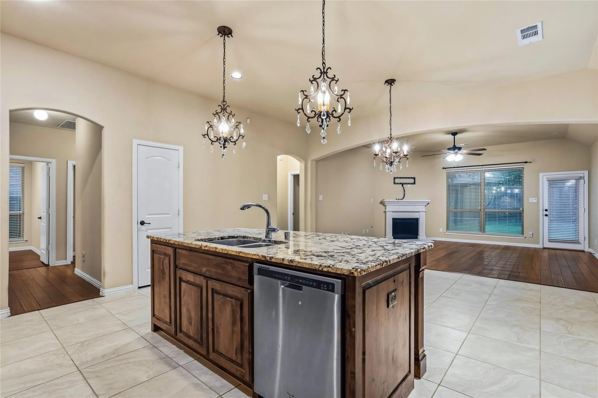 Single Family Residence For Sale in Collin County , 10816 Sexton Drive, Mc Kinney, Texas 75072, 4 Bedroom, 3 Bathroom, 2 Garage spaces, 2,253 Sqft, built in 2013, mls#21365068, Real Estate Agent in Mc Kinney, Homes For Sale in Collin county, Homes For Sale in Mc Kinney, Realtor in Mc Kinney Texas, Real Estate Brokerage Independent Realty Texas, Luminita Cordes Realtor