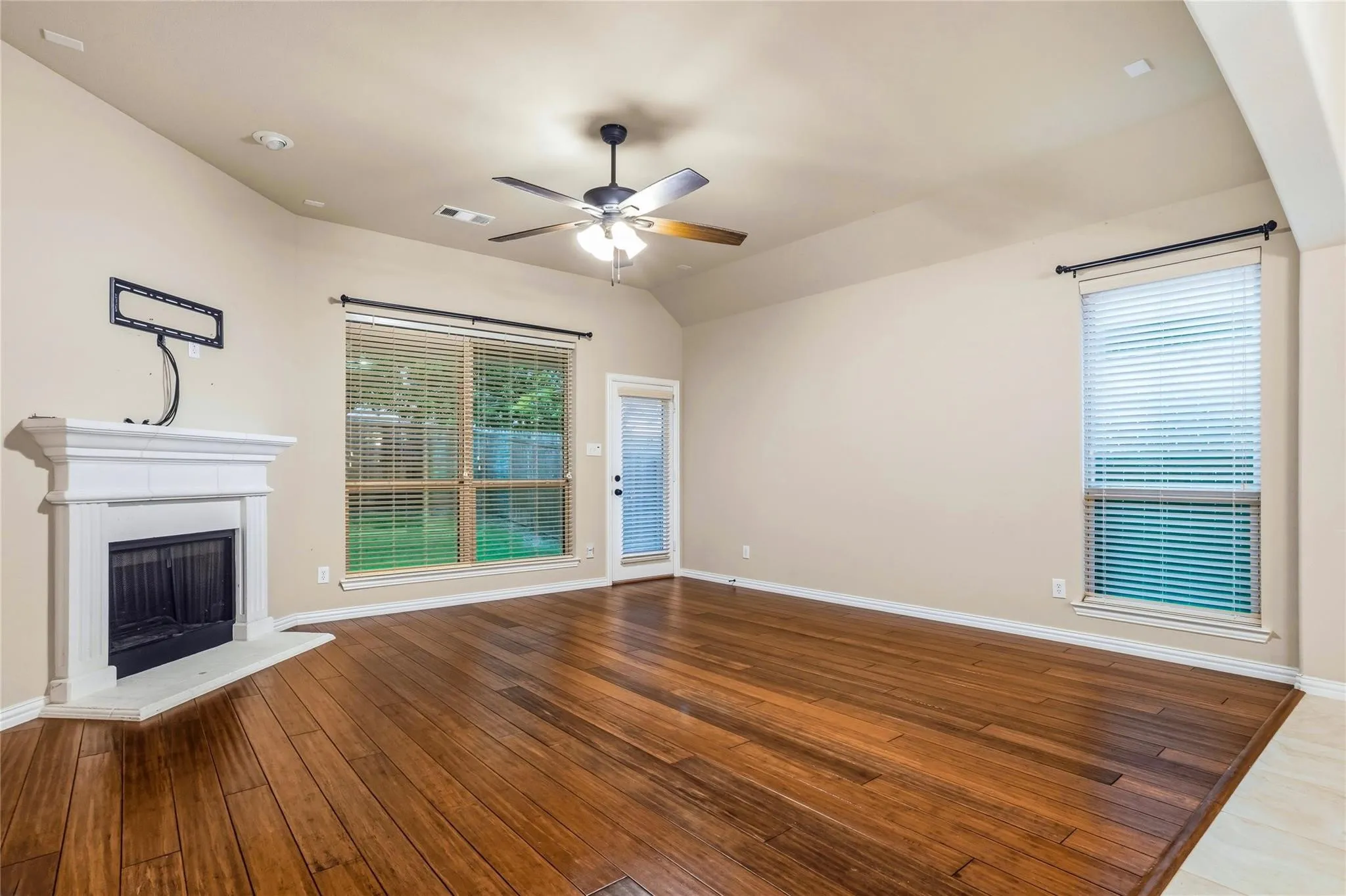 Single Family Residence For Sale in Collin County , 10816 Sexton Drive, Mc Kinney, Texas 75072, 4 Bedroom, 3 Bathroom, 2 Garage spaces, 2,253 Sqft, built in 2013, mls#21365068, Real Estate Agent in Mc Kinney, Homes For Sale in Collin county, Homes For Sale in Mc Kinney, Realtor in Mc Kinney Texas, Real Estate Brokerage Independent Realty Texas, Luminita Cordes Realtor