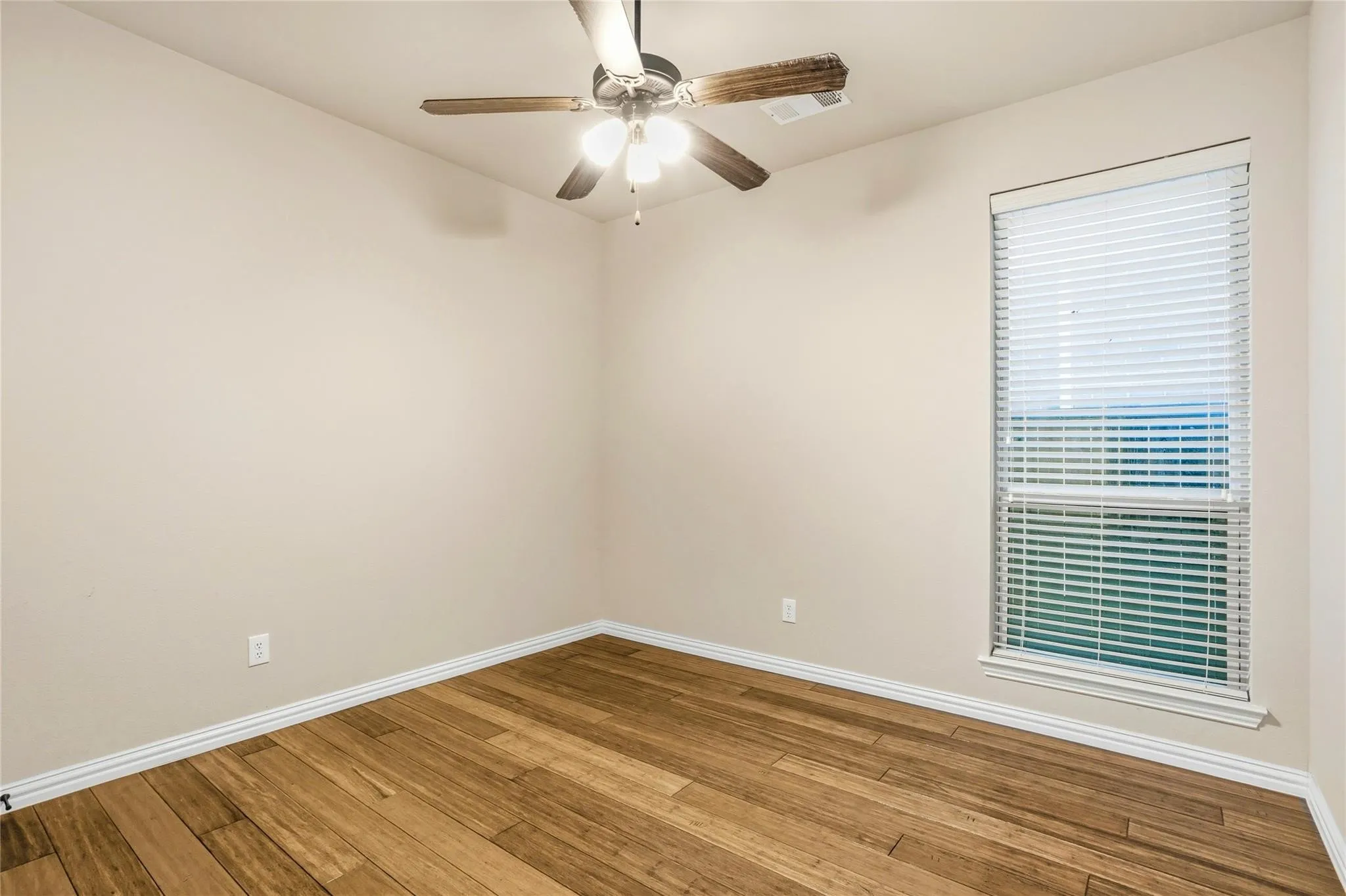 Single Family Residence For Sale in Collin County , 10816 Sexton Drive, Mc Kinney, Texas 75072, 4 Bedroom, 3 Bathroom, 2 Garage spaces, 2,253 Sqft, built in 2013, mls#21365068, Real Estate Agent in Mc Kinney, Homes For Sale in Collin county, Homes For Sale in Mc Kinney, Realtor in Mc Kinney Texas, Real Estate Brokerage Independent Realty Texas, Luminita Cordes Realtor
