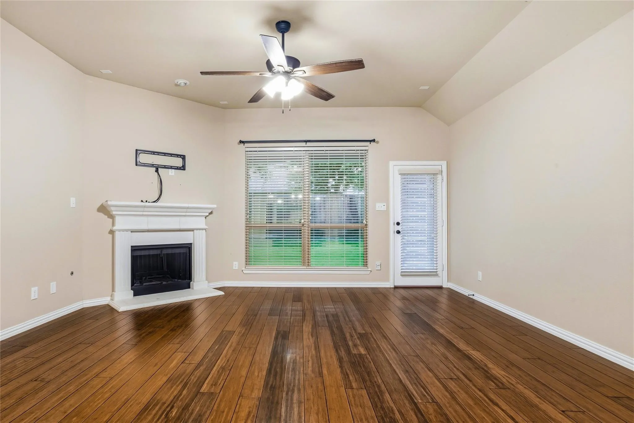 Single Family Residence For Sale in Collin County , 10816 Sexton Drive, Mc Kinney, Texas 75072, 4 Bedroom, 3 Bathroom, 2 Garage spaces, 2,253 Sqft, built in 2013, mls#21365068, Real Estate Agent in Mc Kinney, Homes For Sale in Collin county, Homes For Sale in Mc Kinney, Realtor in Mc Kinney Texas, Real Estate Brokerage Independent Realty Texas, Luminita Cordes Realtor